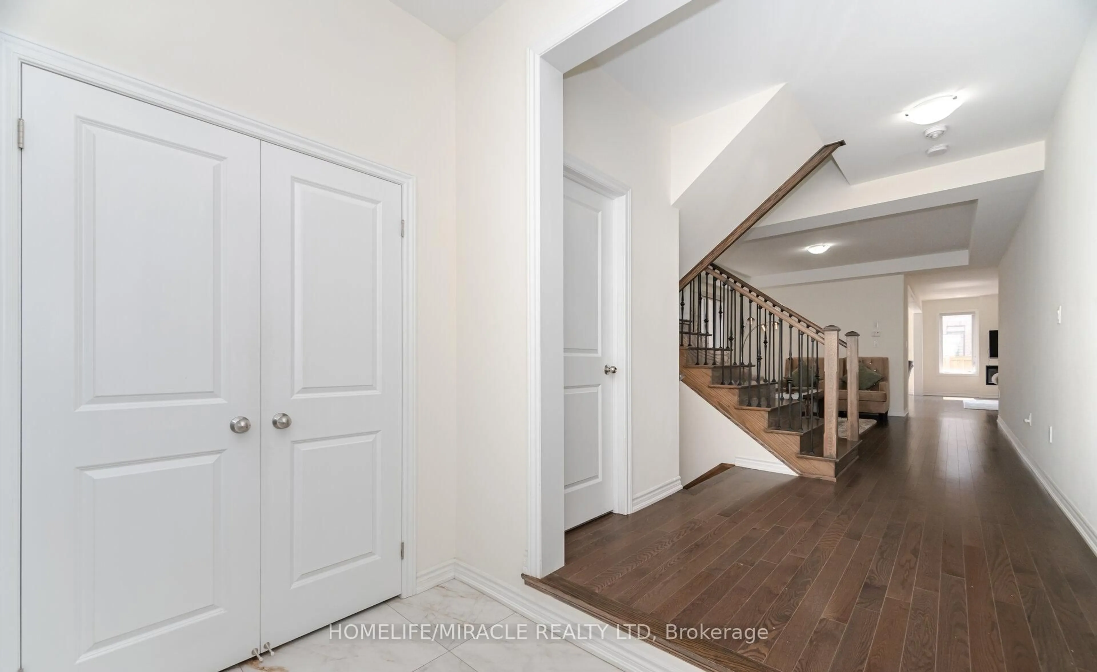 Indoor entryway for 7 Aldenham St, Brampton Ontario L6X 5S2