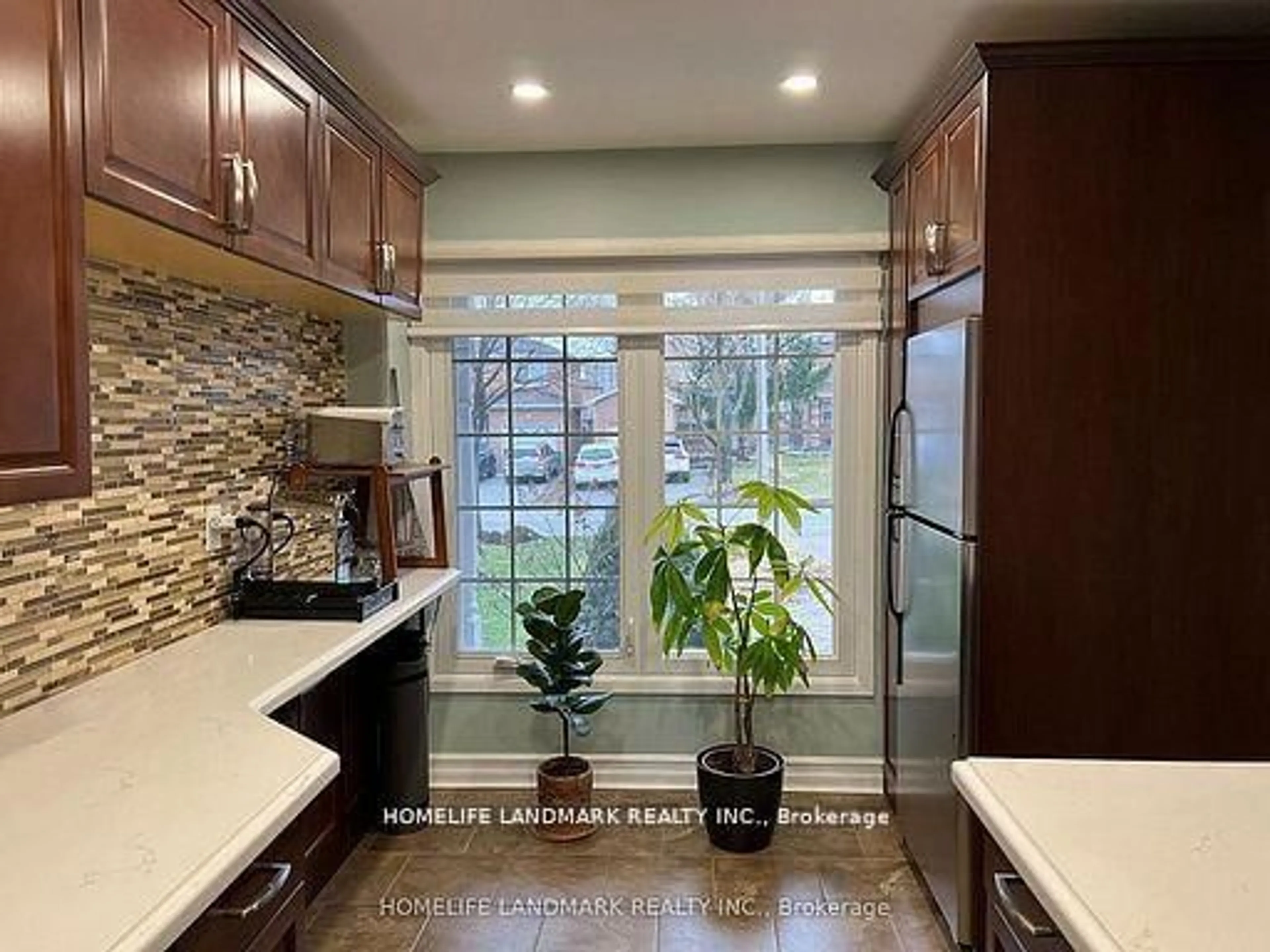 Open concept kitchen, ceramic/tile floor for 4665 Pemmican Tr, Mississauga Ontario L4Z 2M4