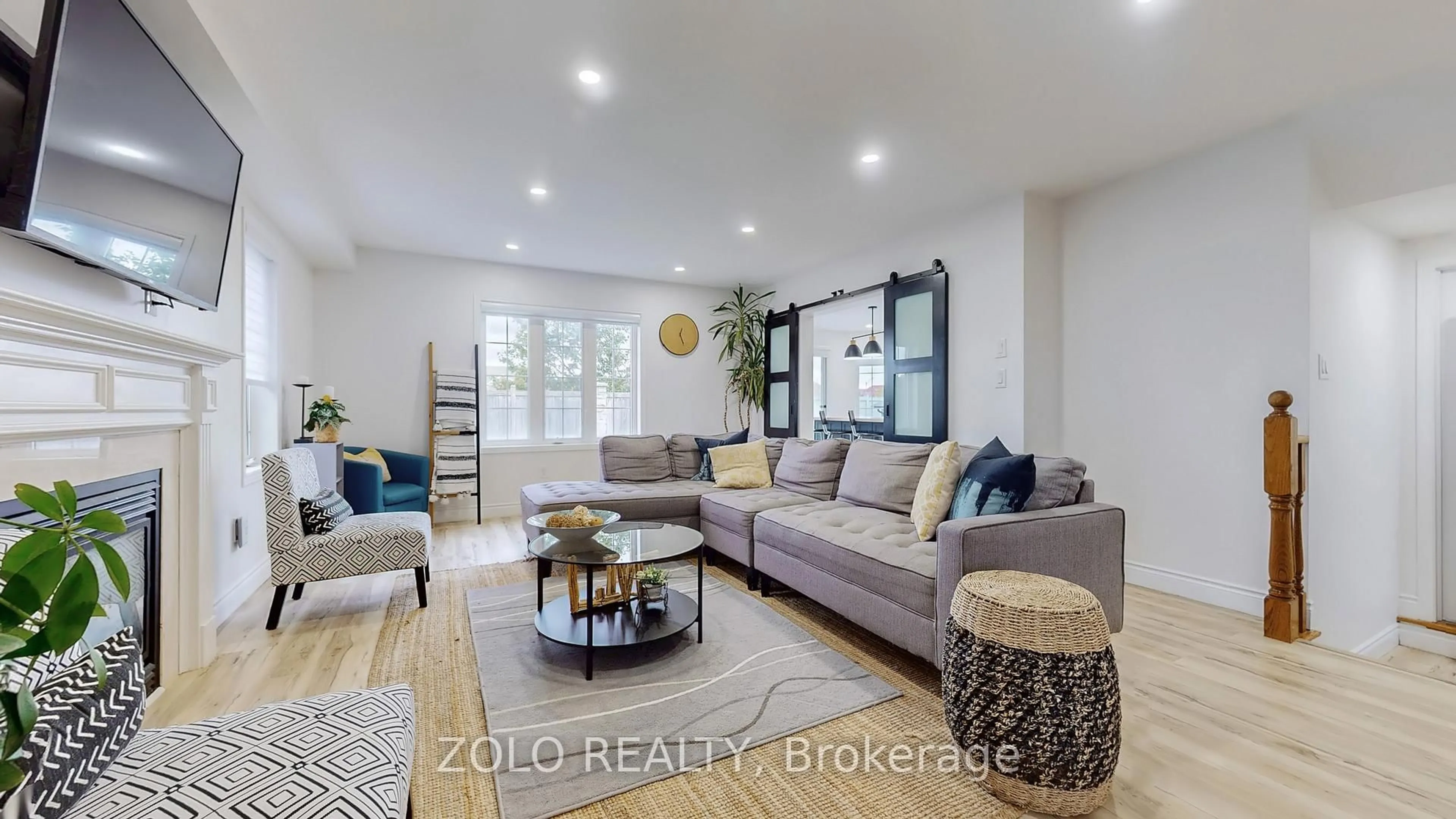 Living room with furniture, unknown for 21 River Heights Dr, Brampton Ontario L6P 2M9