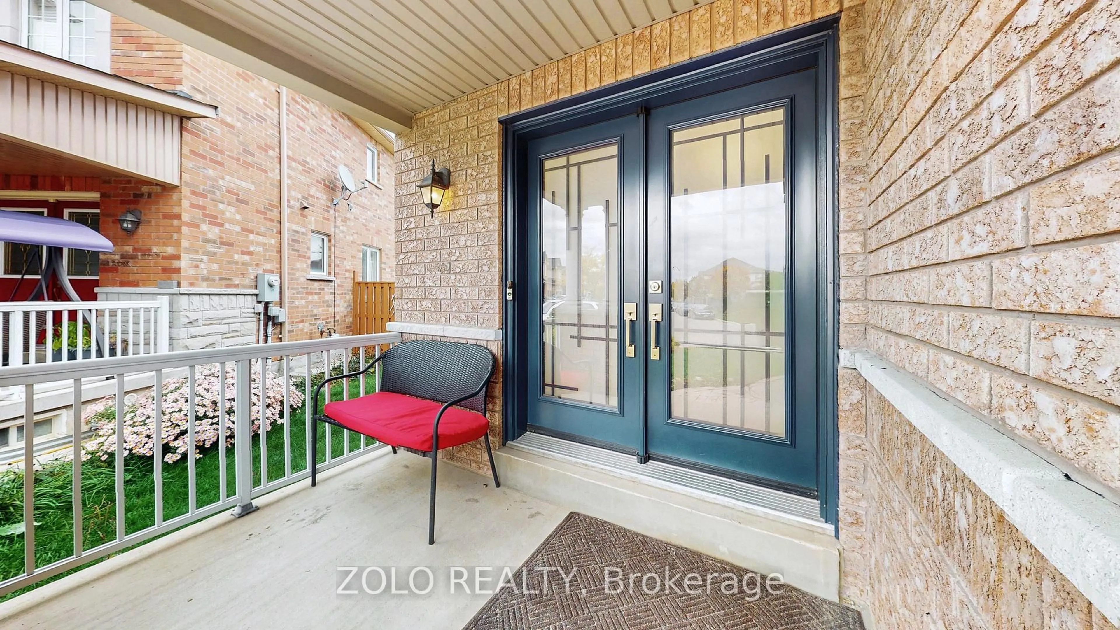 Indoor entryway for 21 River Heights Dr, Brampton Ontario L6P 2M9
