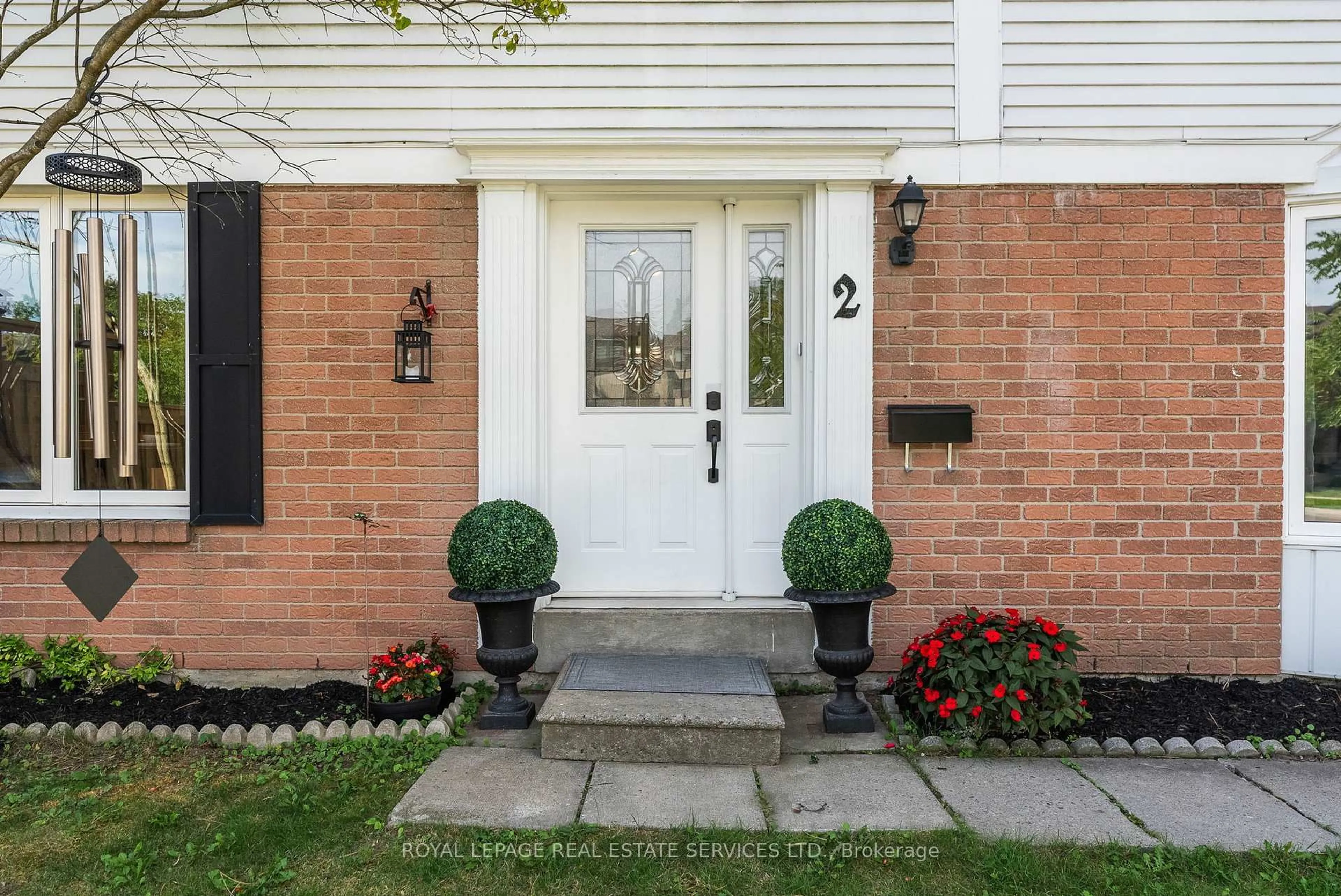 Indoor entryway for 2 Mangrove Rd, Brampton Ontario L6S 3Y1
