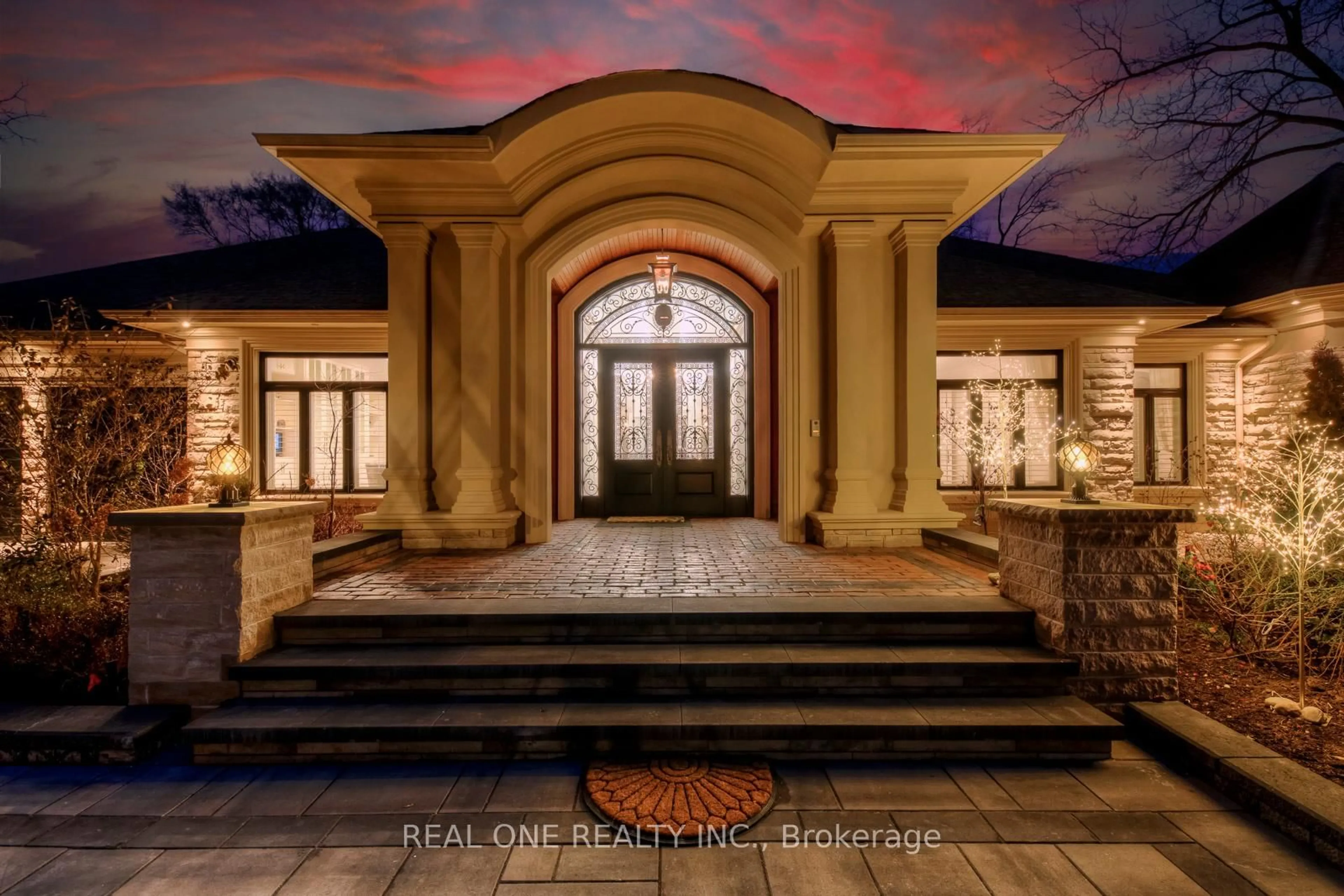 Indoor entryway for 431 Fourth Line, Oakville Ontario L6L 5A5