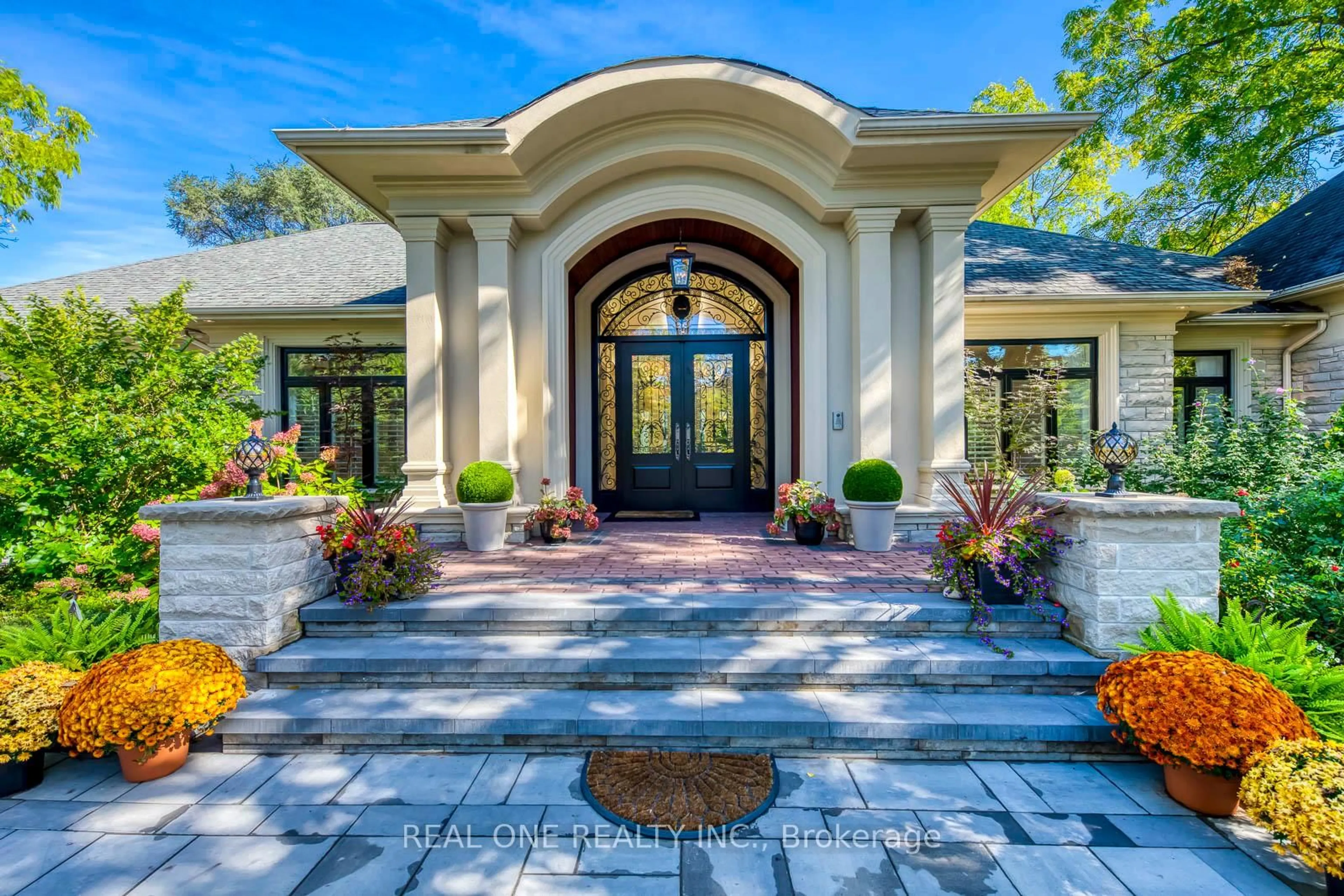 Indoor entryway for 431 Fourth Line, Oakville Ontario L6L 5A5