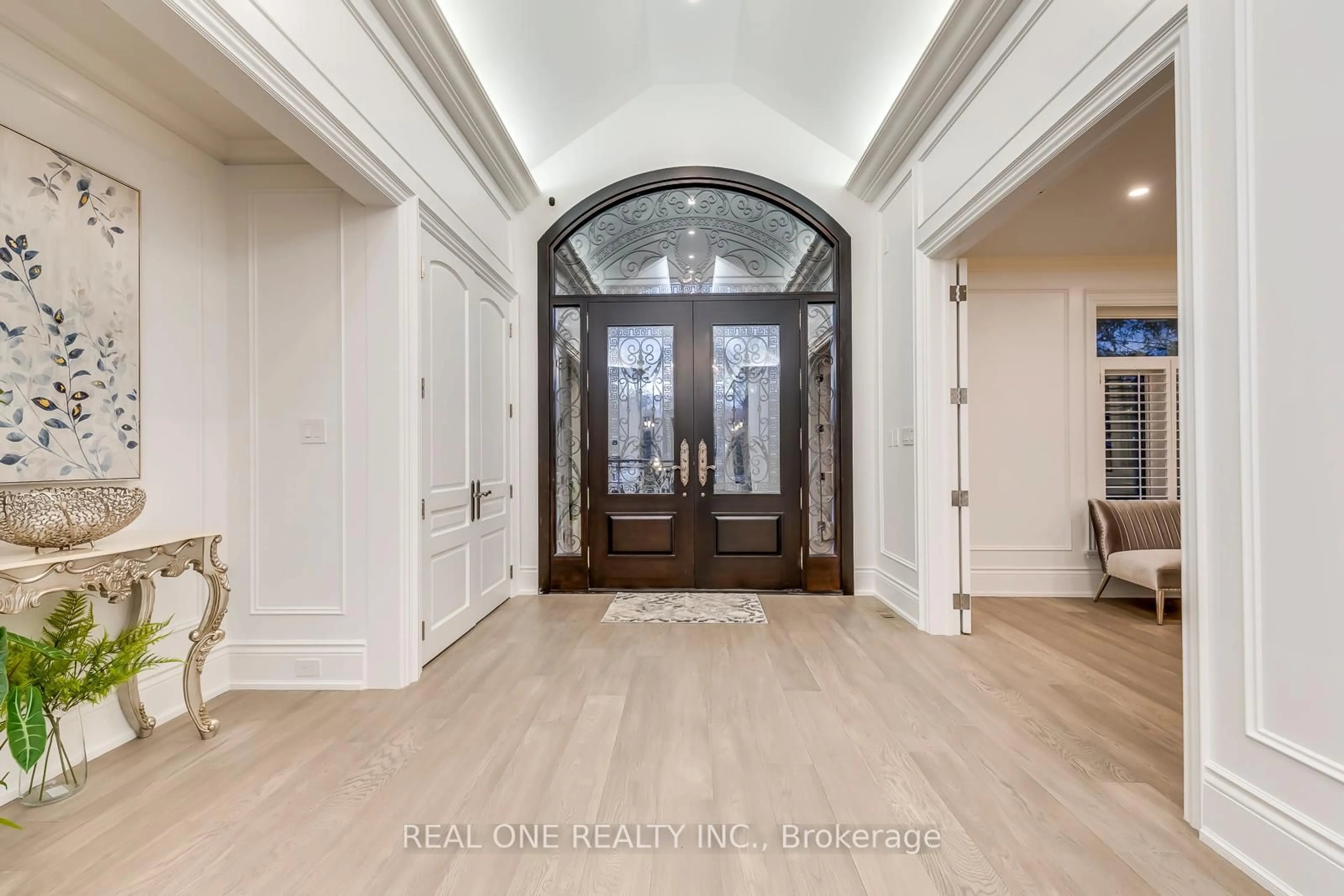 Indoor entryway for 431 Fourth Line, Oakville Ontario L6L 5A5