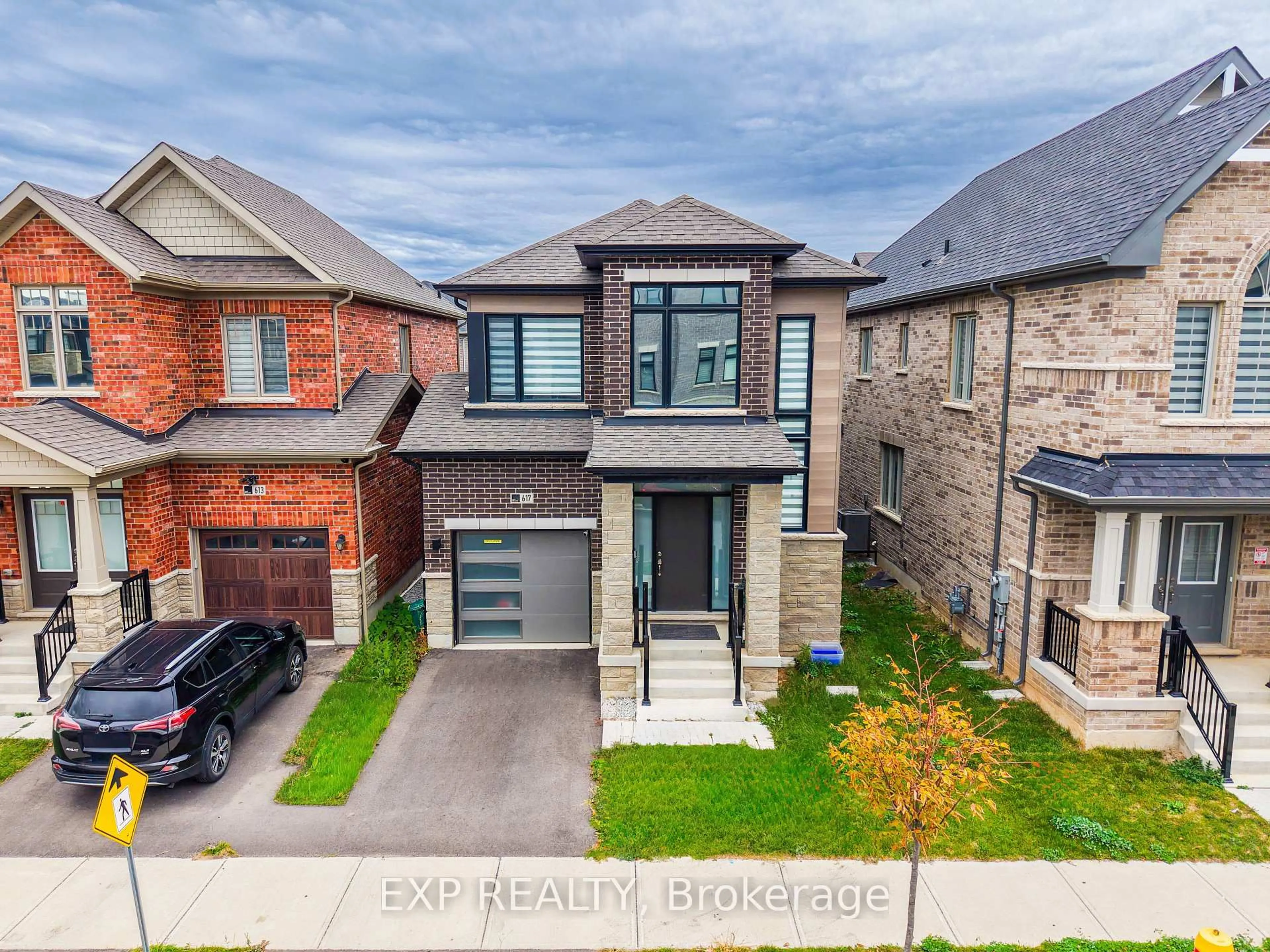 A pic from outside/outdoor area/front of a property/back of a property/a pic from drone, street for 617 Etheridge Ave, Milton Ontario L9E 1V6