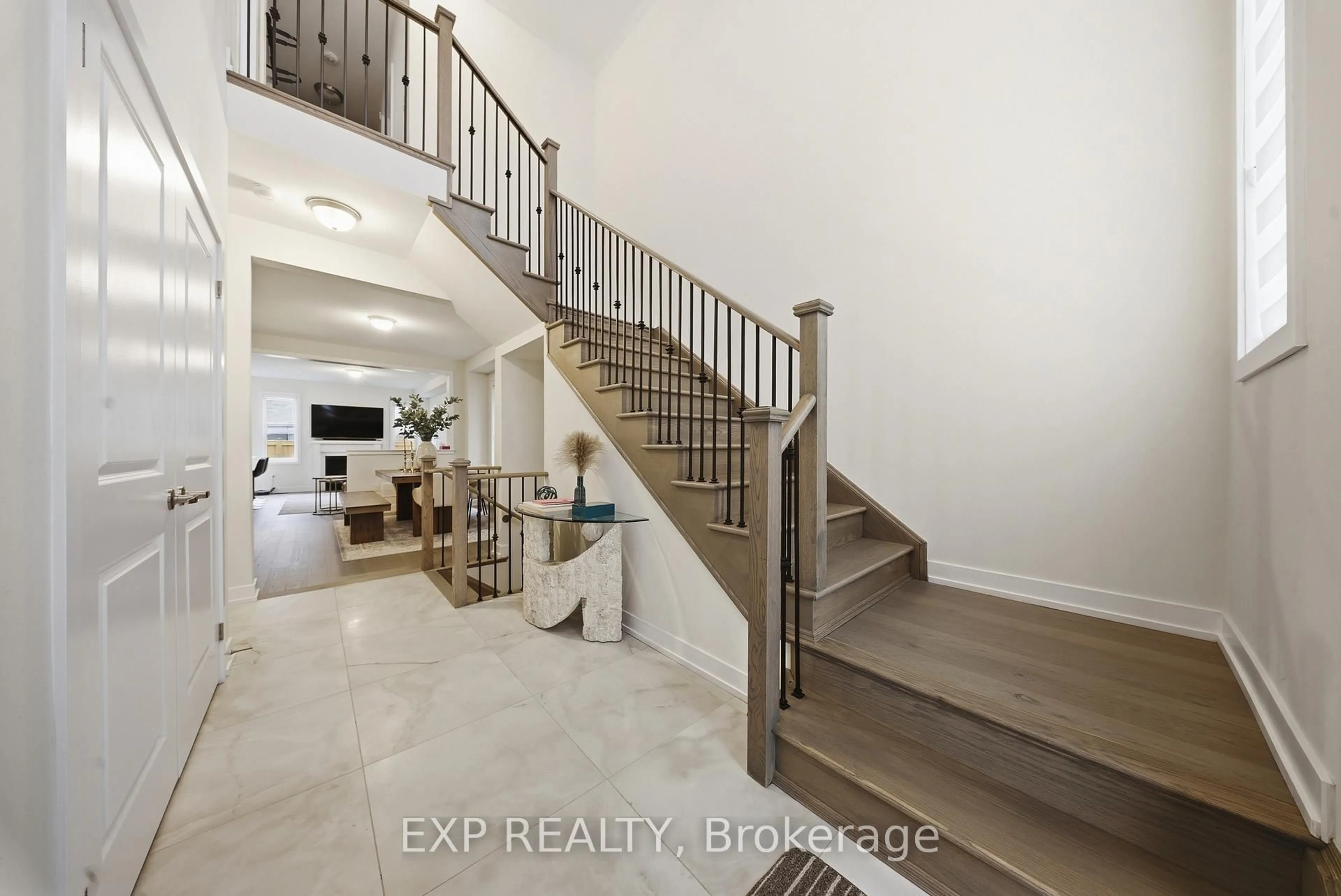 Indoor entryway for 617 Etheridge Ave, Milton Ontario L9E 1V6