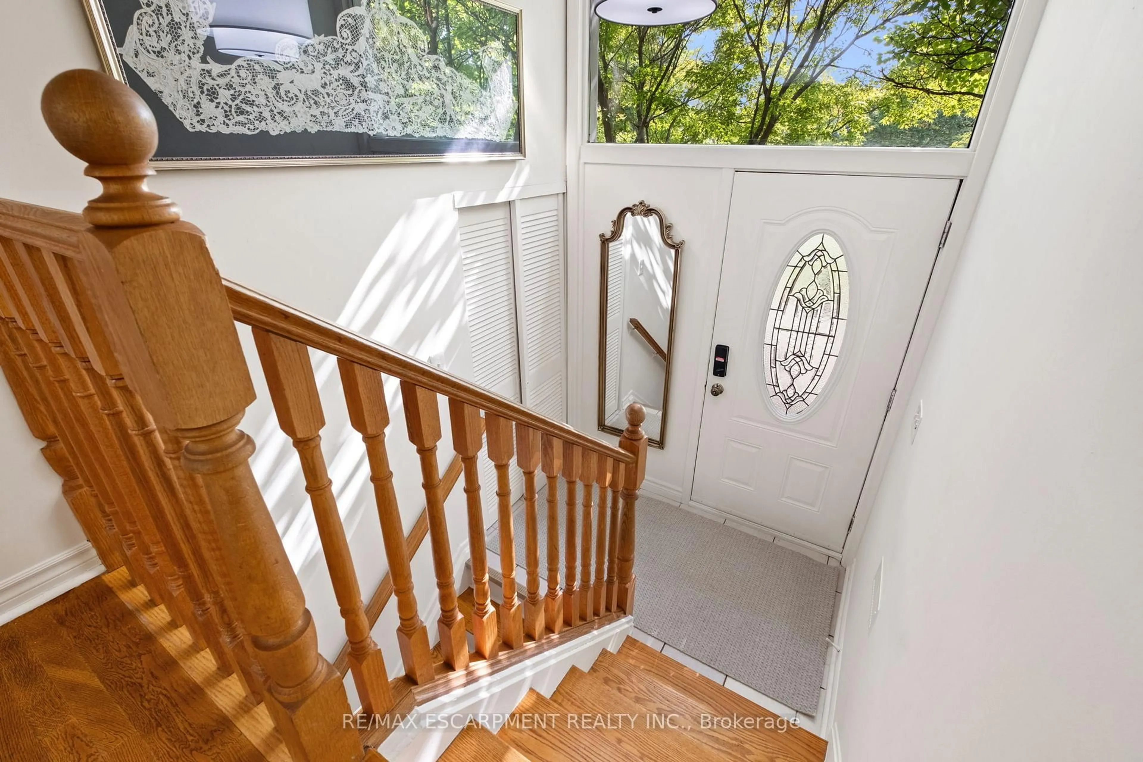 Indoor entryway for 463 Grand Blvd, Oakville Ontario L6H 1P2