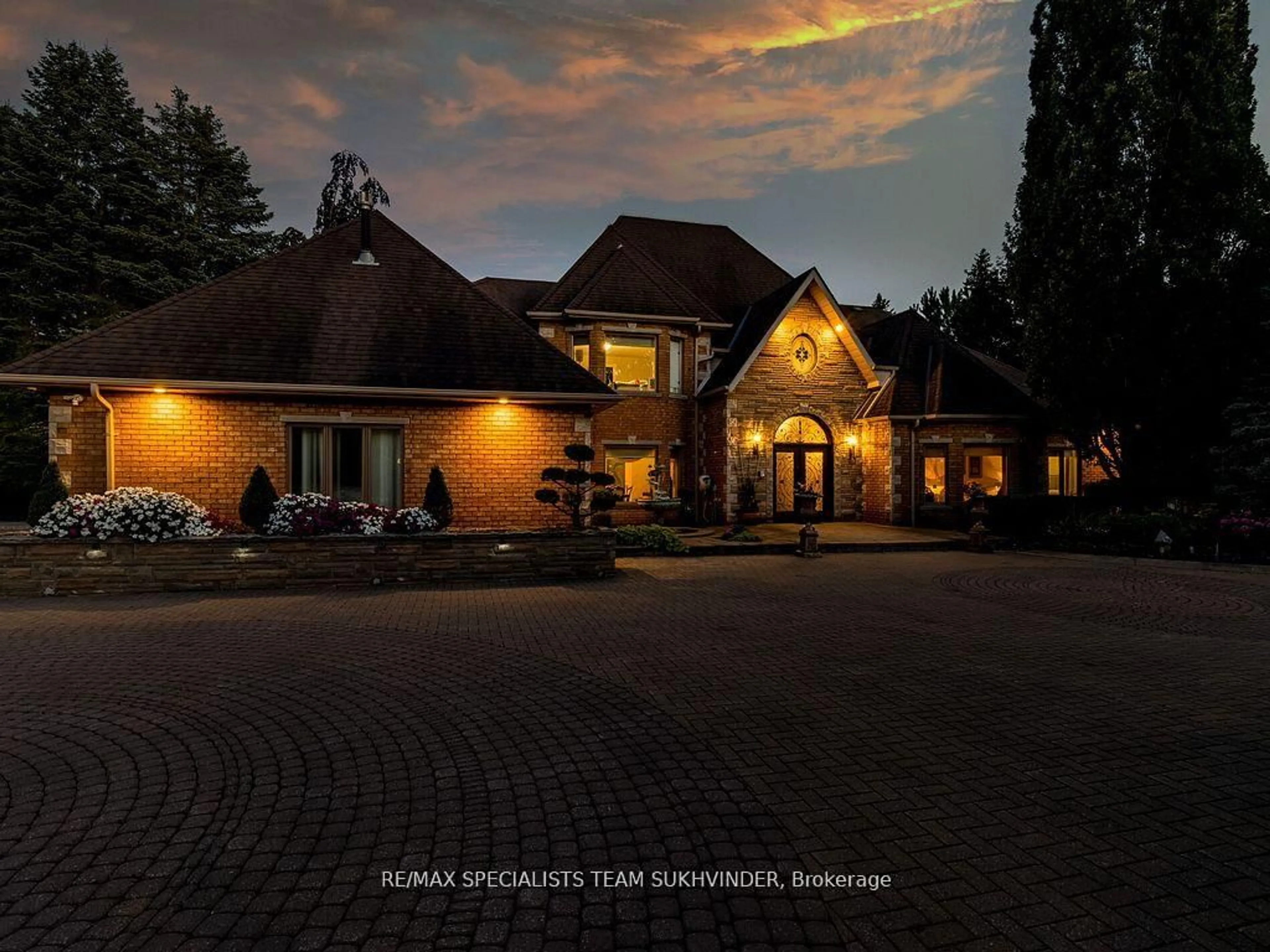 A pic from outside/outdoor area/front of a property/back of a property/a pic from drone, unknown for 12 Edgeforest Dr, Brampton Ontario L6P 0E1