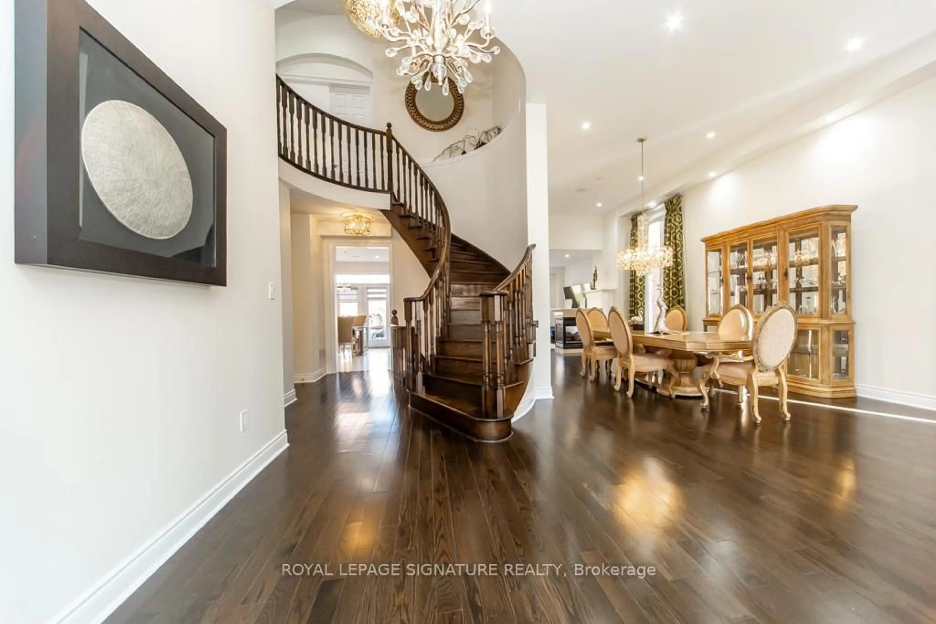 Indoor foyer for 37 Royal Dr, Brampton Ontario L6X 0Z8