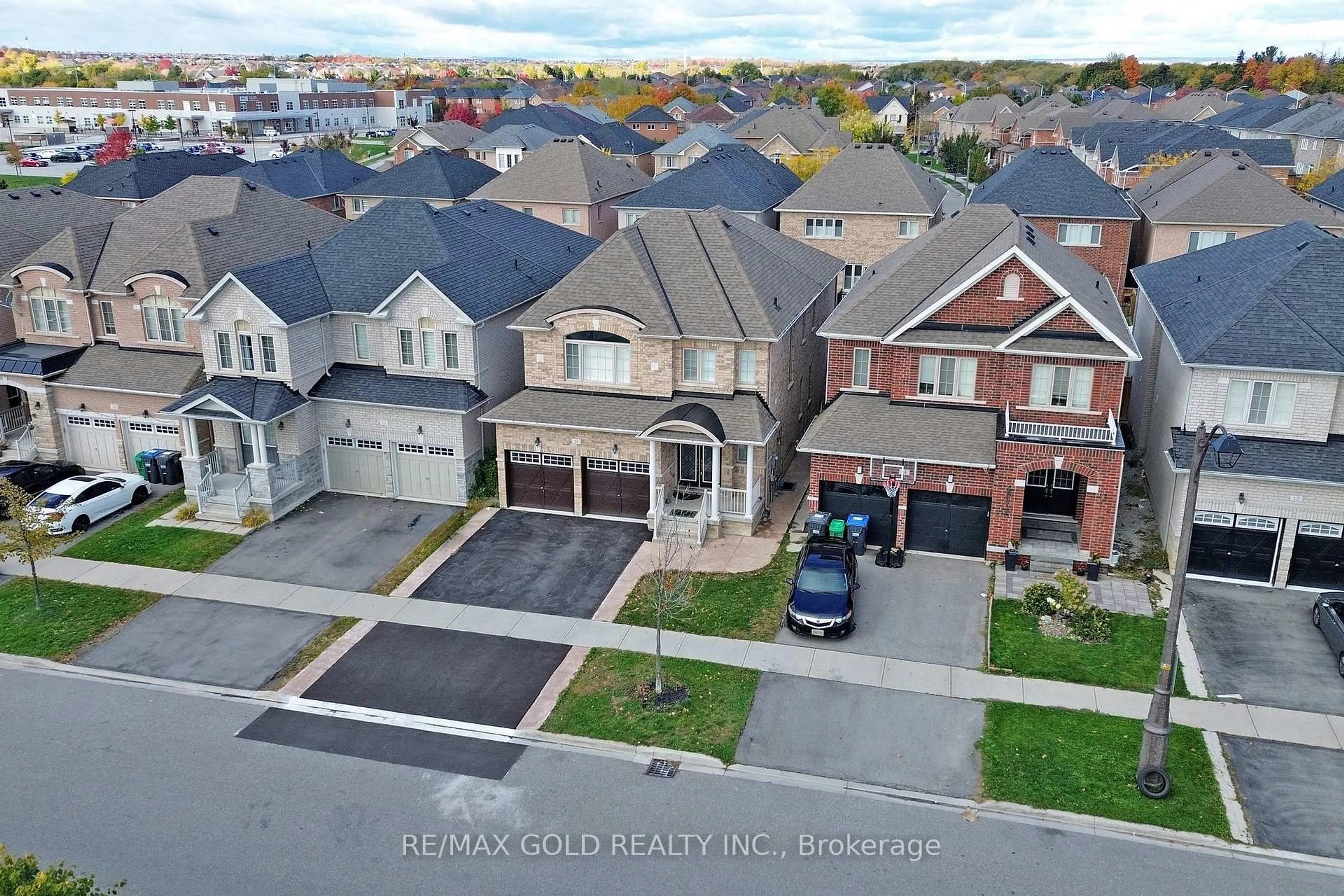 A pic from outside/outdoor area/front of a property/back of a property/a pic from drone, street for 16 Ricardo Rd, Brampton Ontario L6P 3Z1