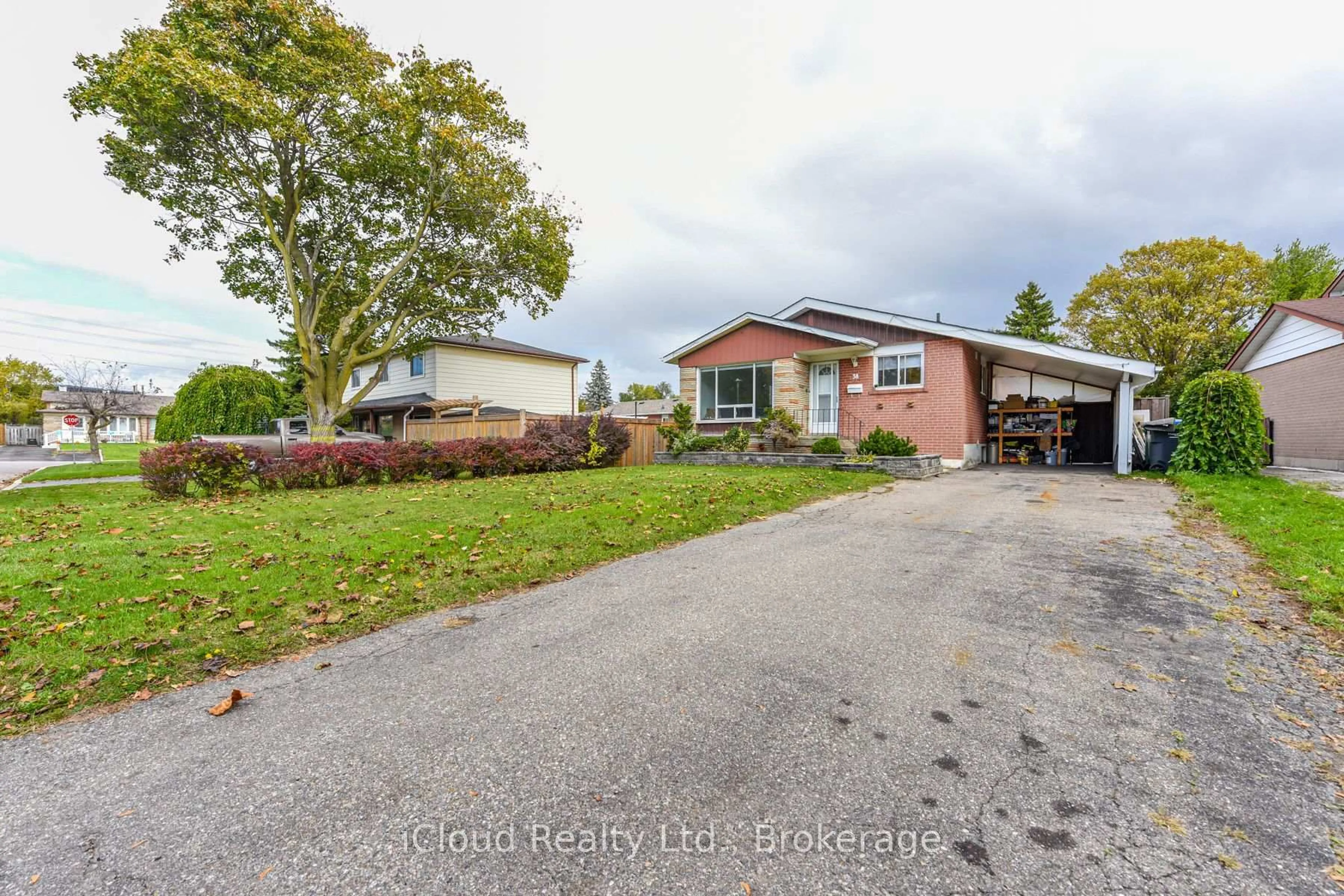 A pic from outside/outdoor area/front of a property/back of a property/a pic from drone, street for 38 Welbeck Dr, Brampton Ontario L6X 2L1