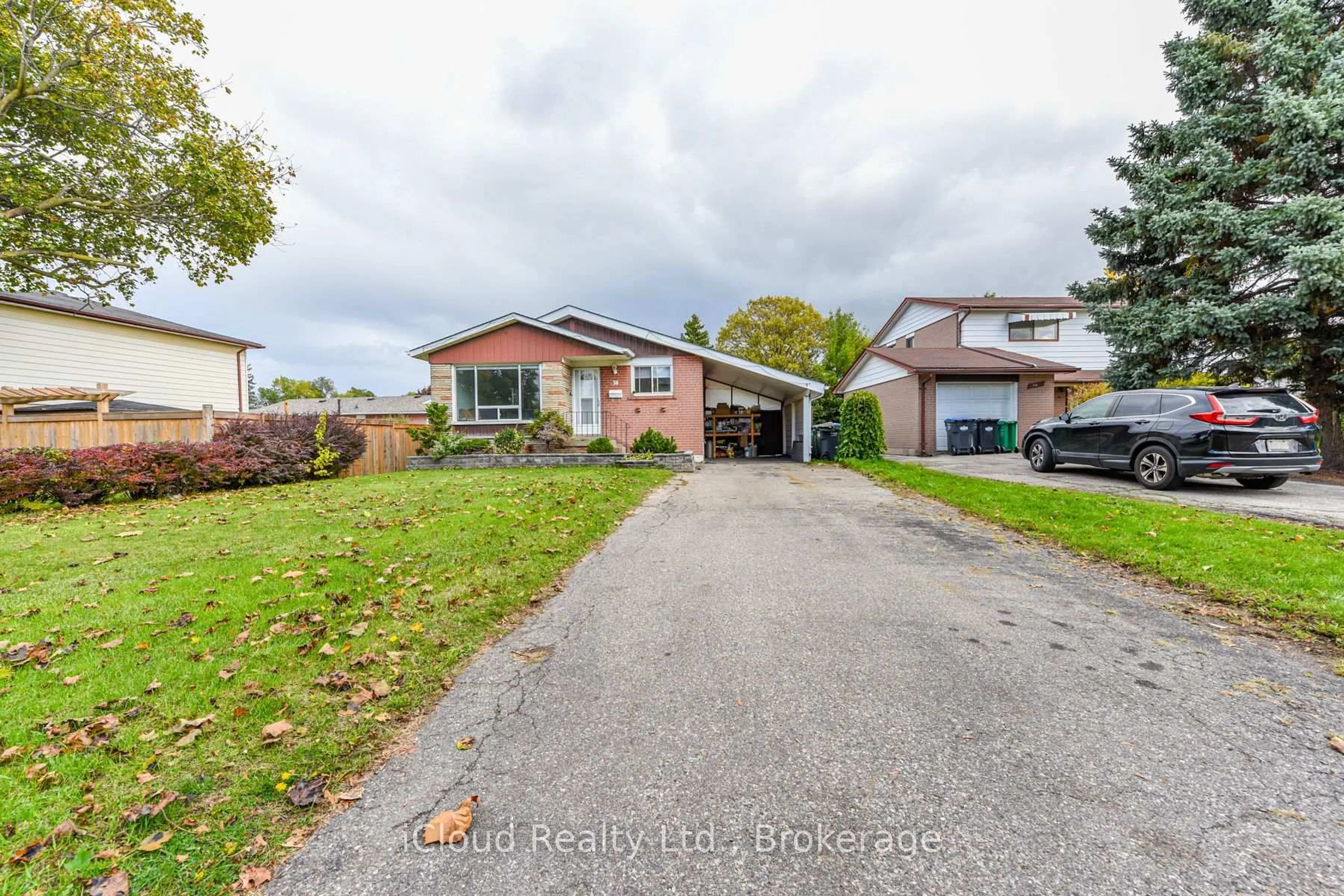 A pic from outside/outdoor area/front of a property/back of a property/a pic from drone, street for 38 Welbeck Dr, Brampton Ontario L6X 2L1