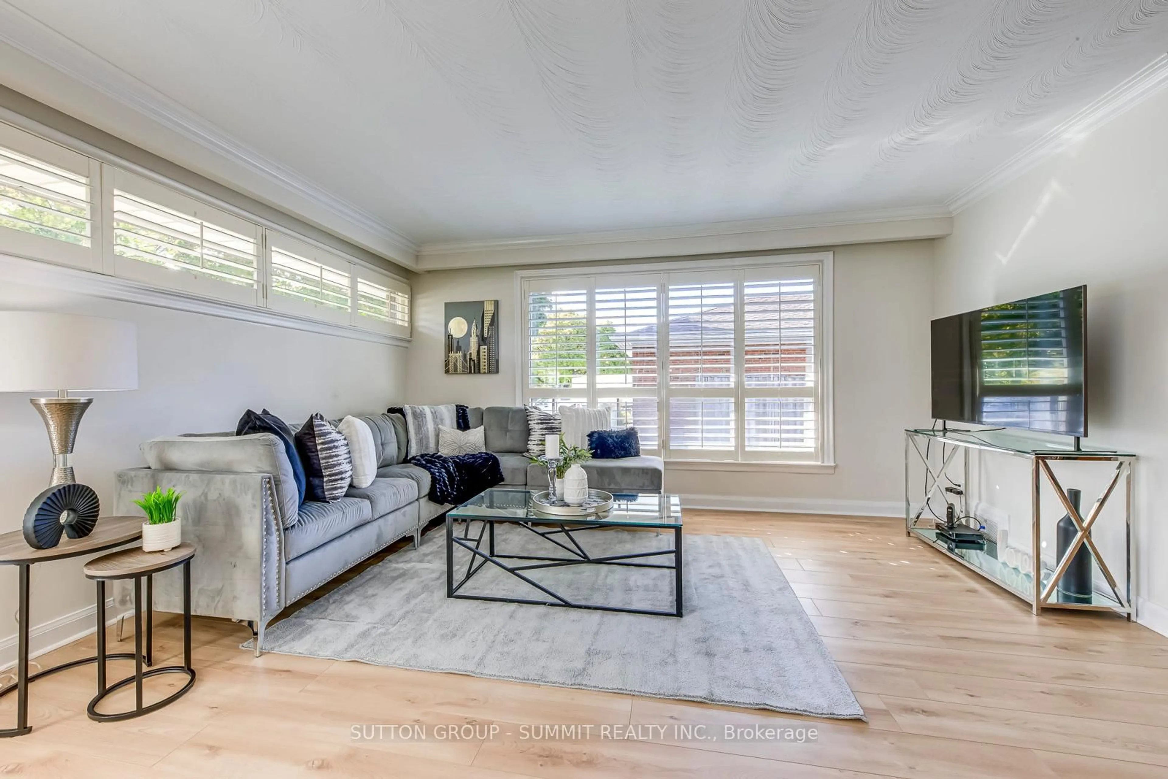 Living room with furniture, unknown for 42 Winnipeg Rd, Toronto Ontario M9P 2E4