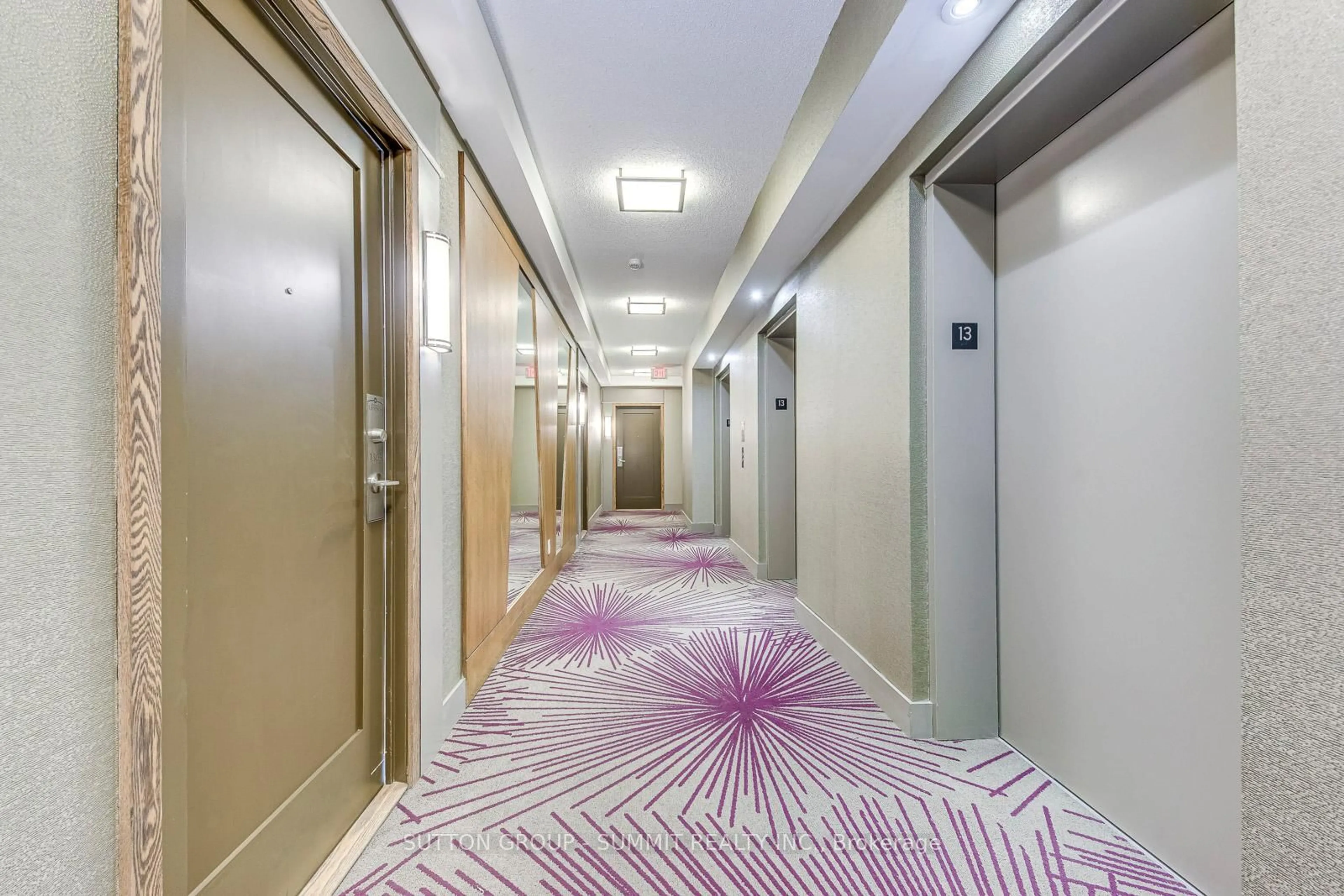 Indoor foyer for 55 EGLINTON Ave #1305, Mississauga Ontario L5R 0E4