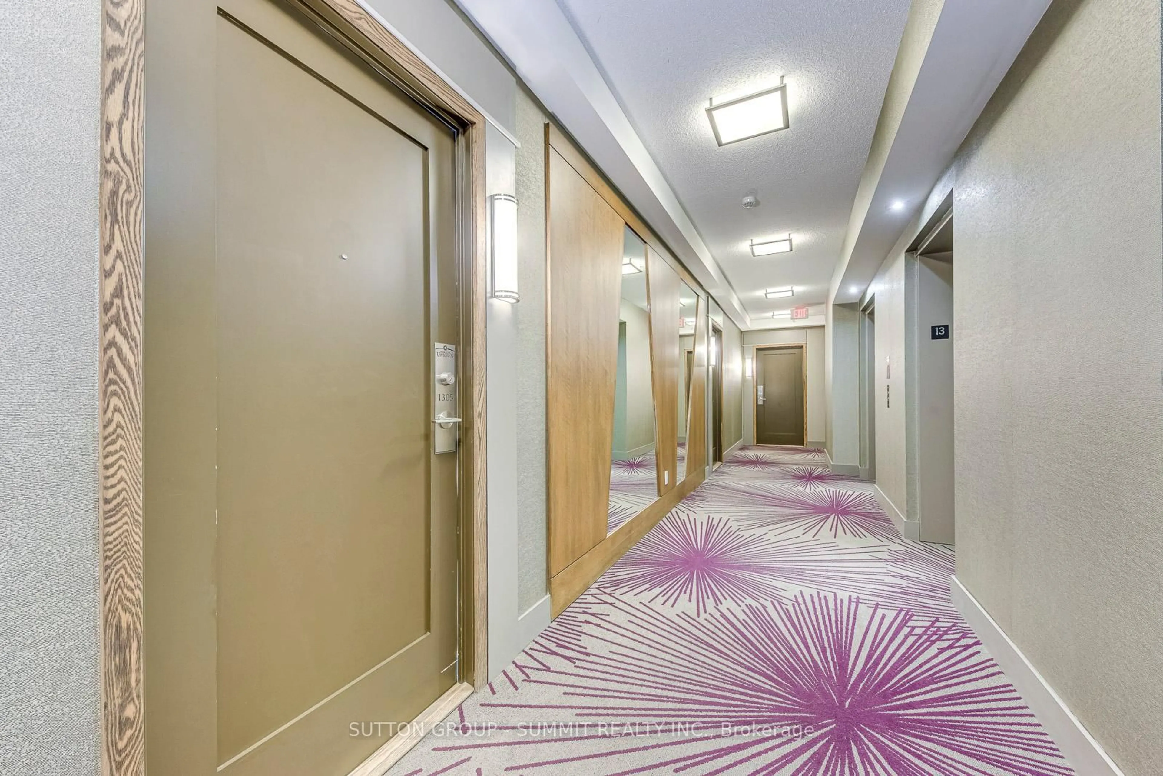 Indoor foyer for 55 EGLINTON Ave #1305, Mississauga Ontario L5R 0E4