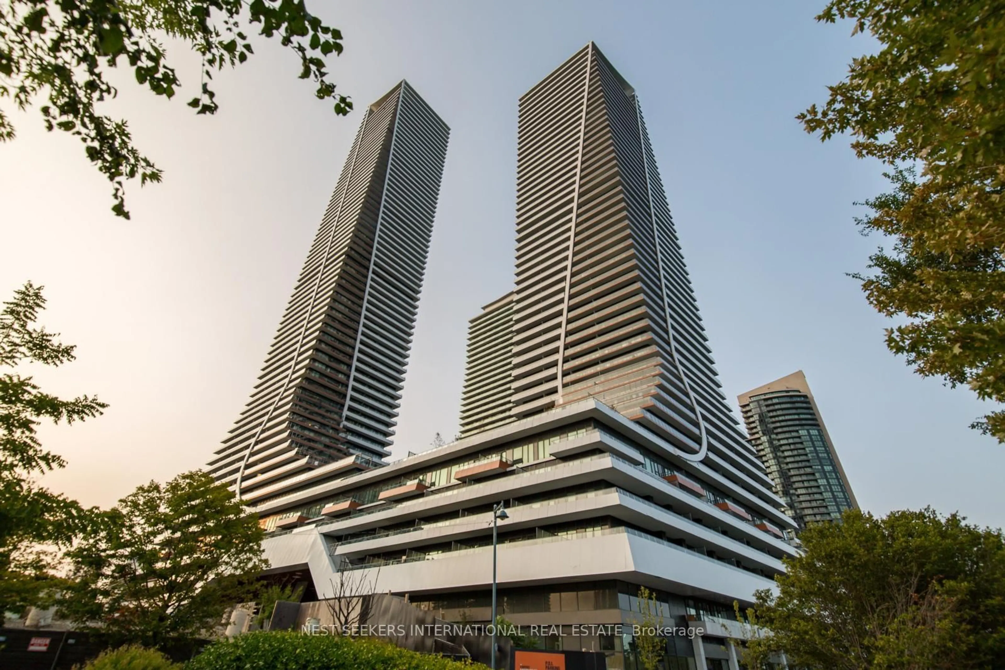 Indoor foyer for 30 Shore Breeze Dr #PH10A, Toronto Ontario M8V 0J1