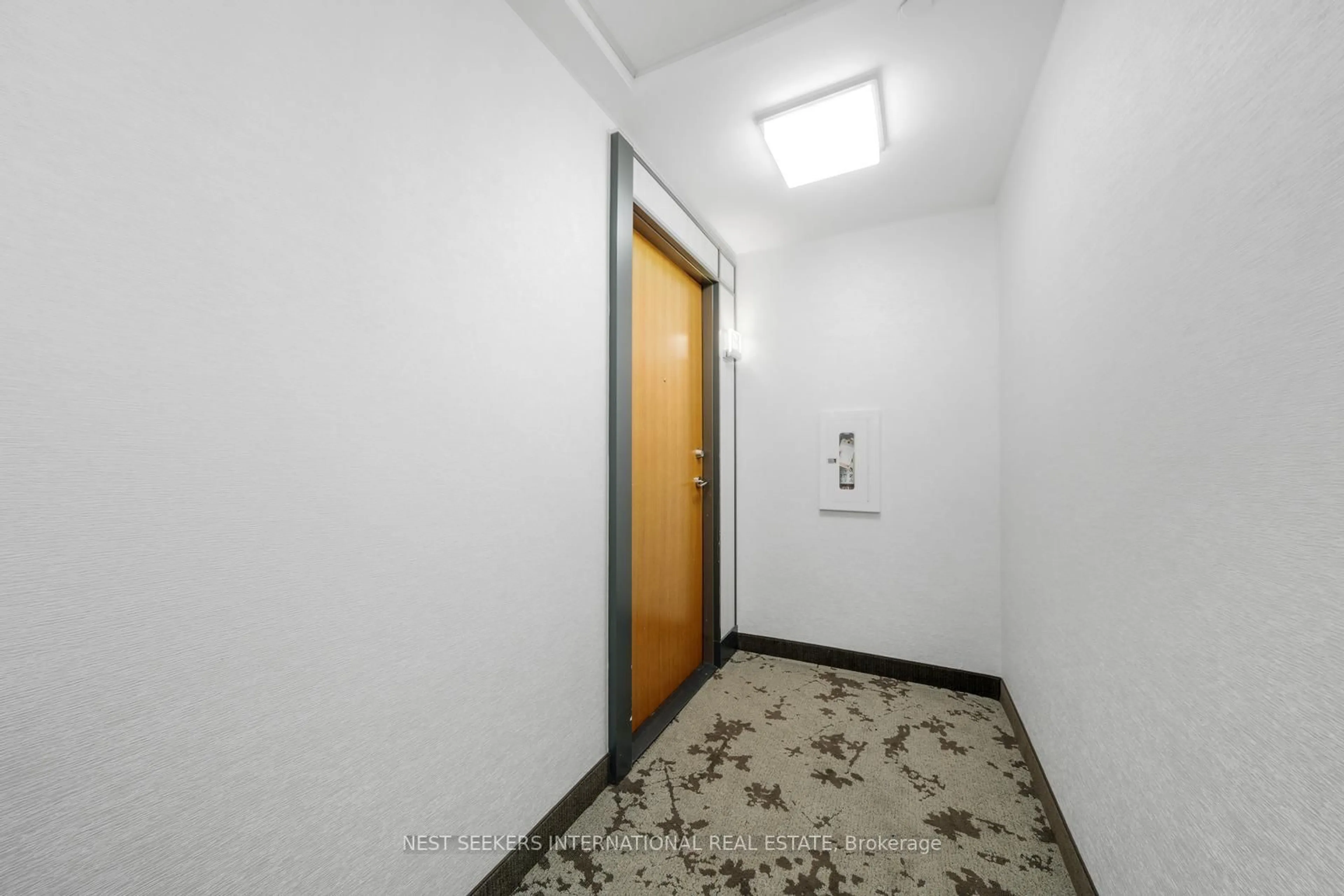 Indoor foyer for 30 Shore Breeze Dr #PH10A, Toronto Ontario M8V 0J1