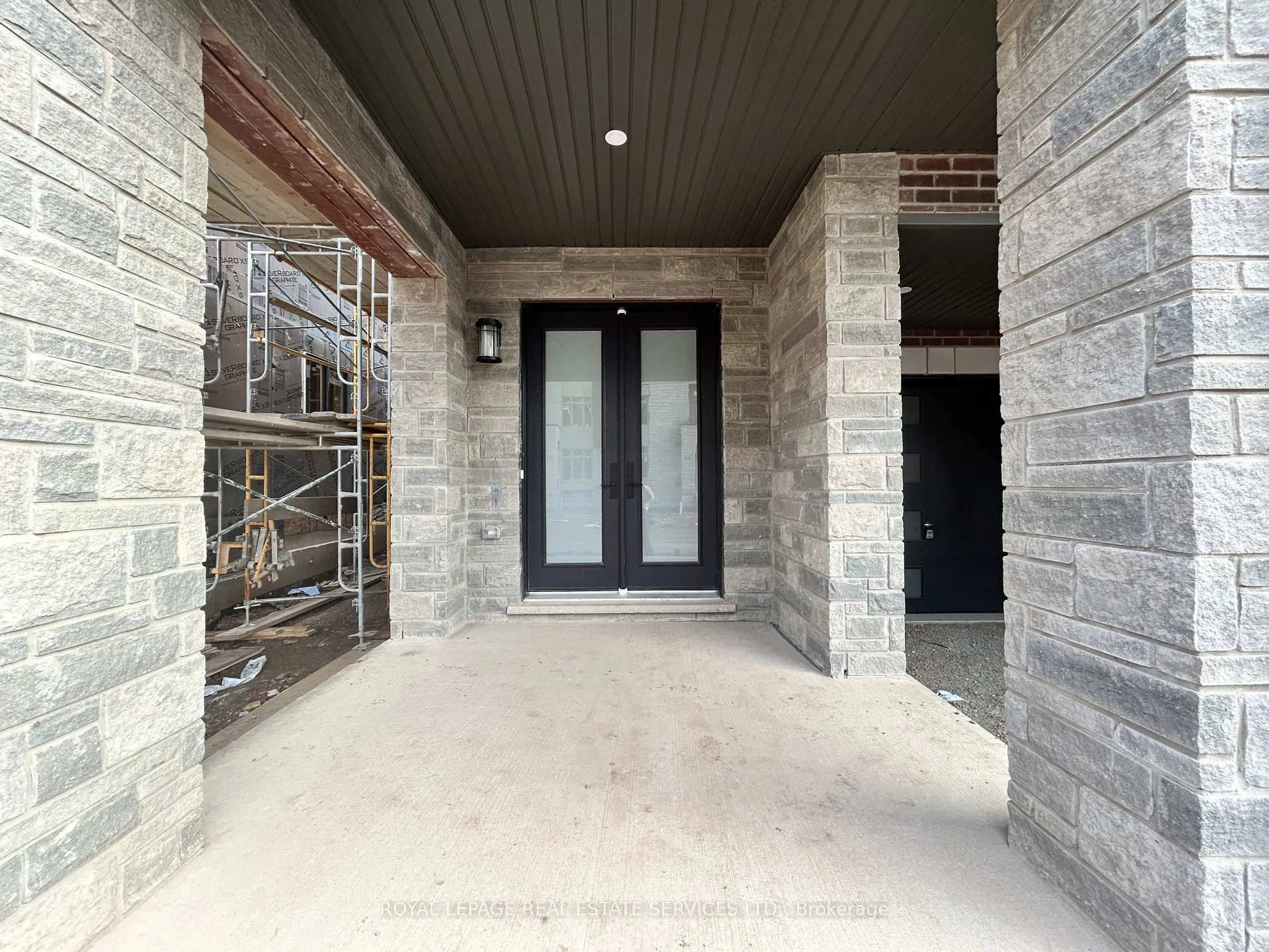 Indoor entryway for 3303 Taha Gdns, Oakville Ontario L6M 5R9