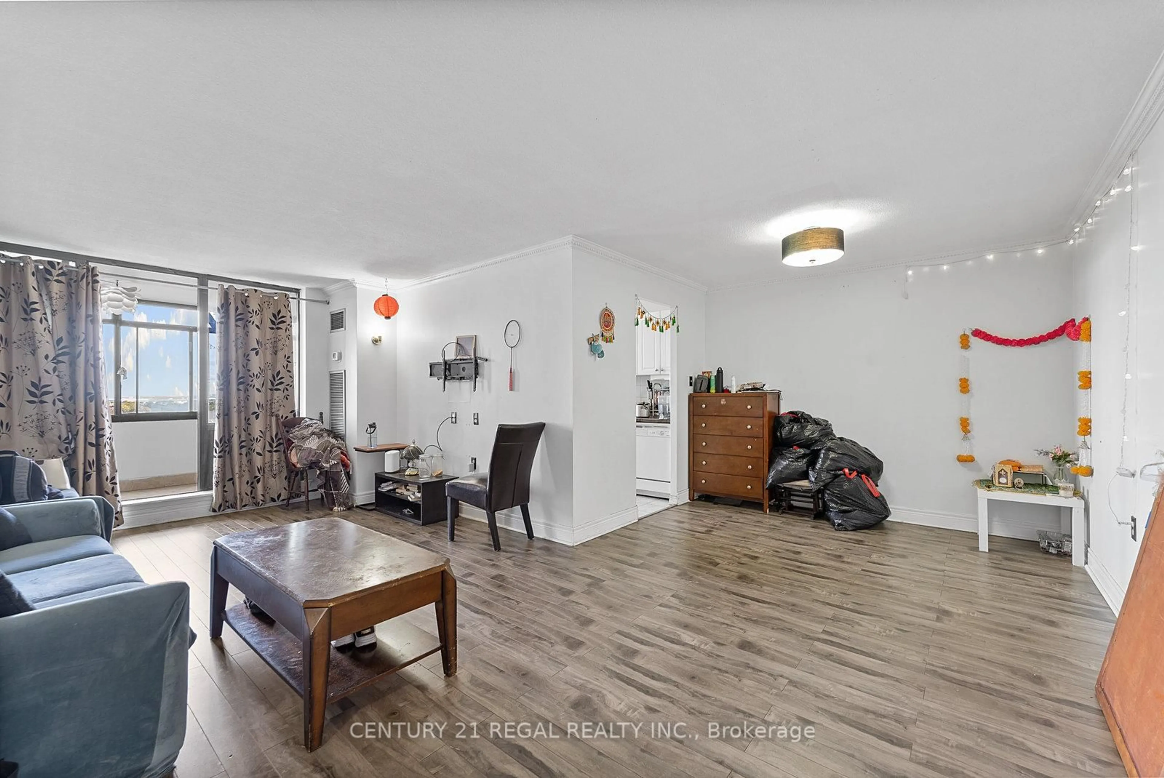 A pic of a room for 18 Knightsbridge Rd, Brampton Ontario L6T 3X5