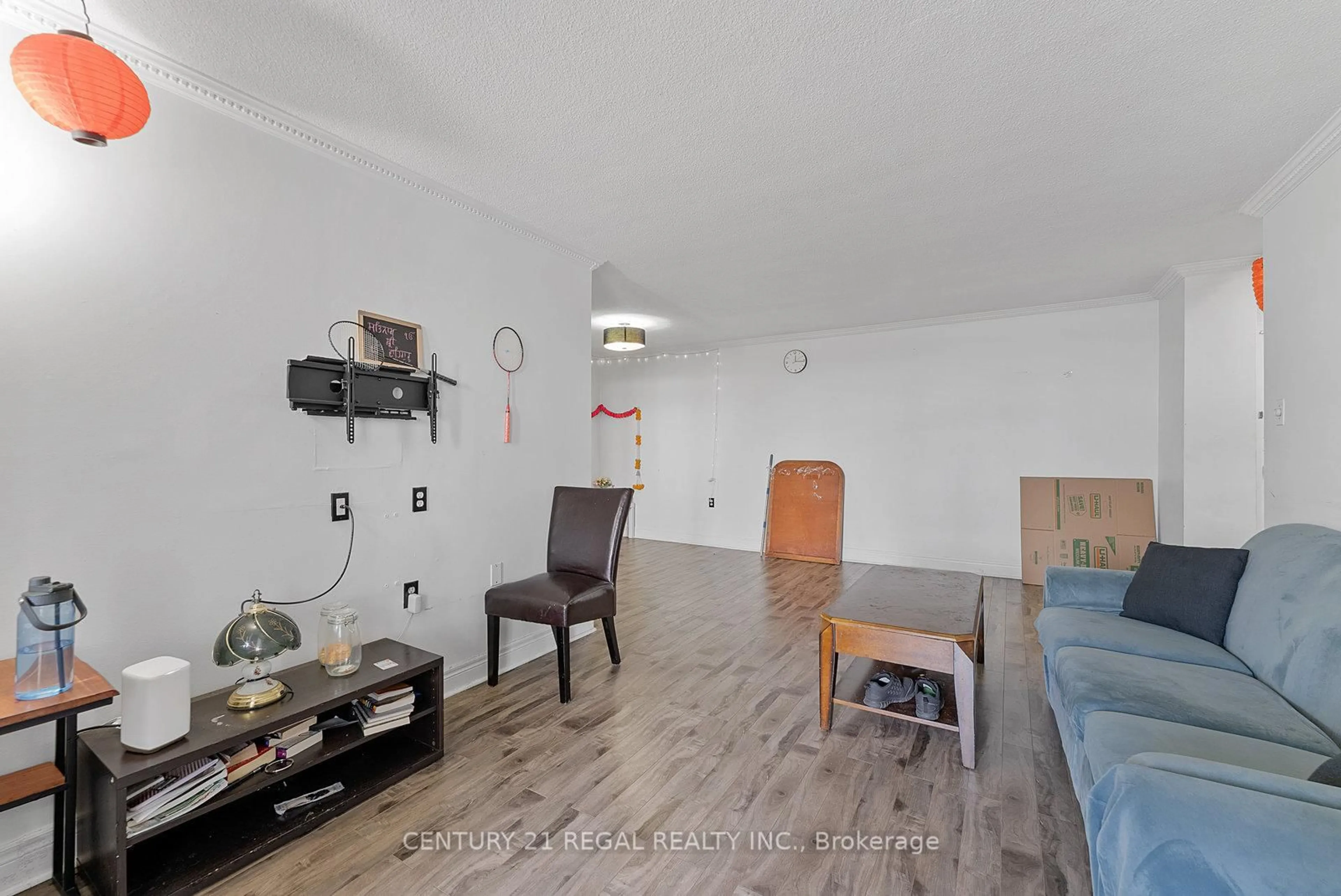 A pic of a room for 18 Knightsbridge Rd, Brampton Ontario L6T 3X5