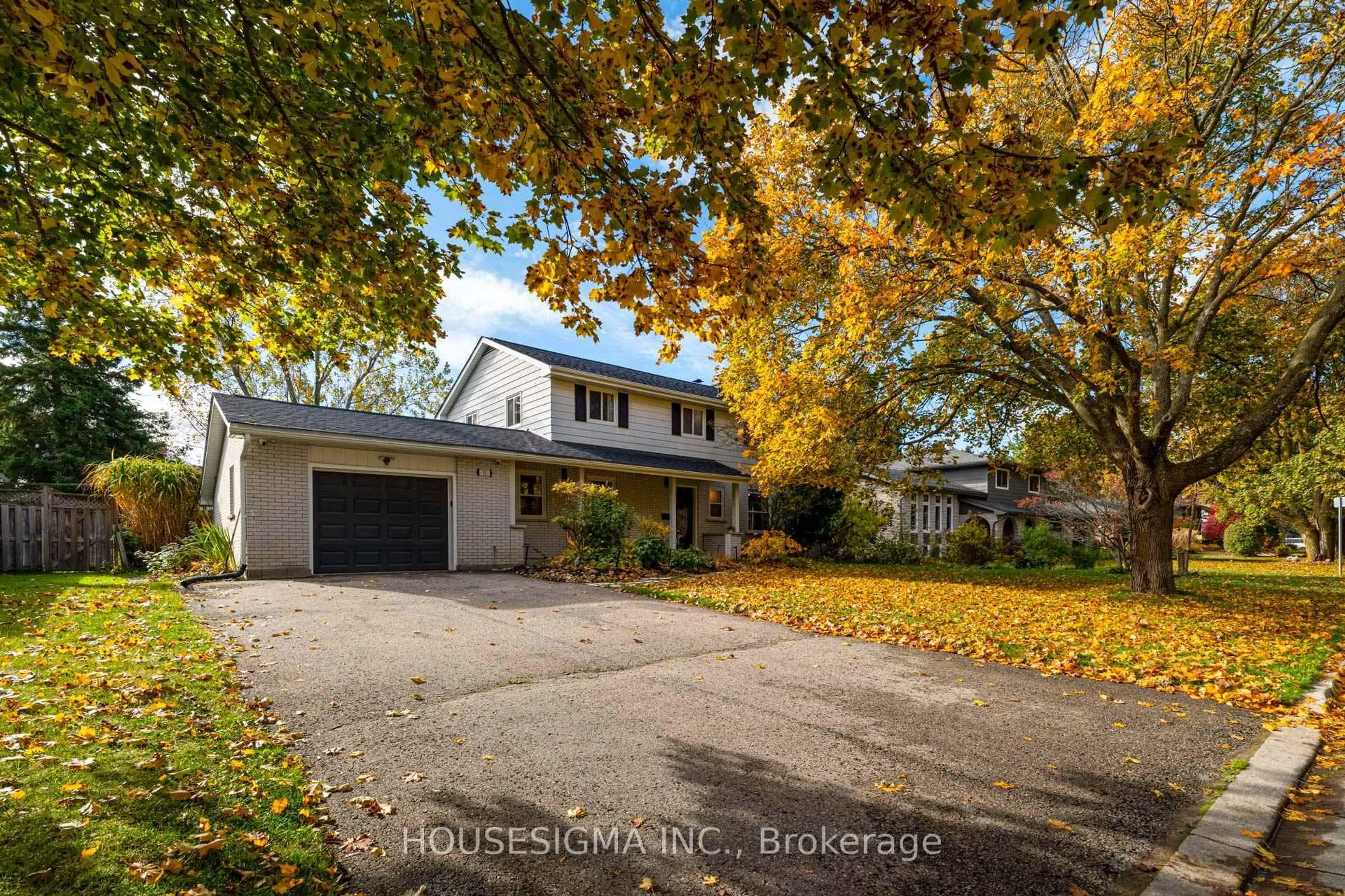 A pic from outside/outdoor area/front of a property/back of a property/a pic from drone, street for 32 Glenforest Rd, Orangeville Ontario L9W 1A5
