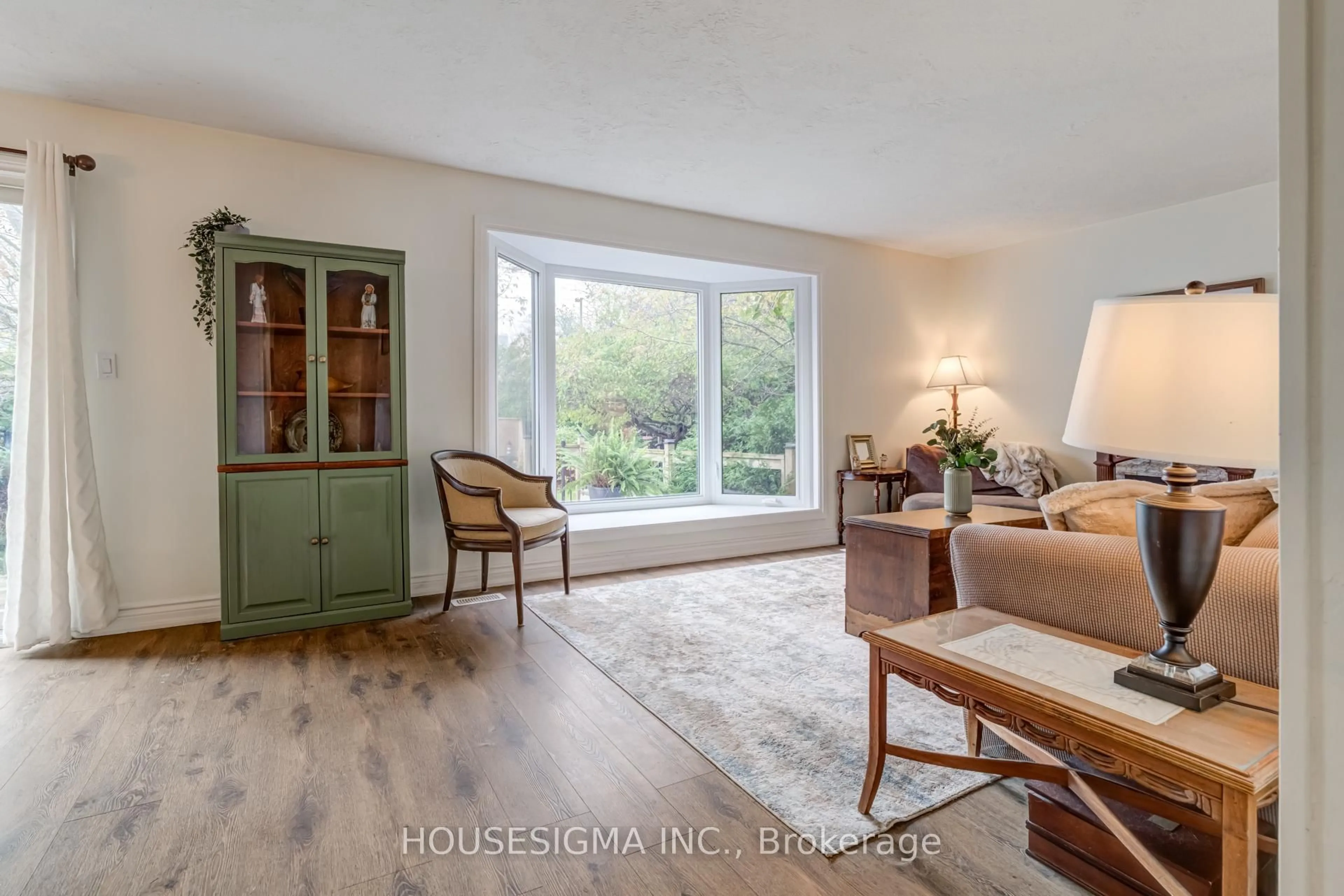 Living room with furniture, unknown for 32 Glenforest Rd, Orangeville Ontario L9W 1A5