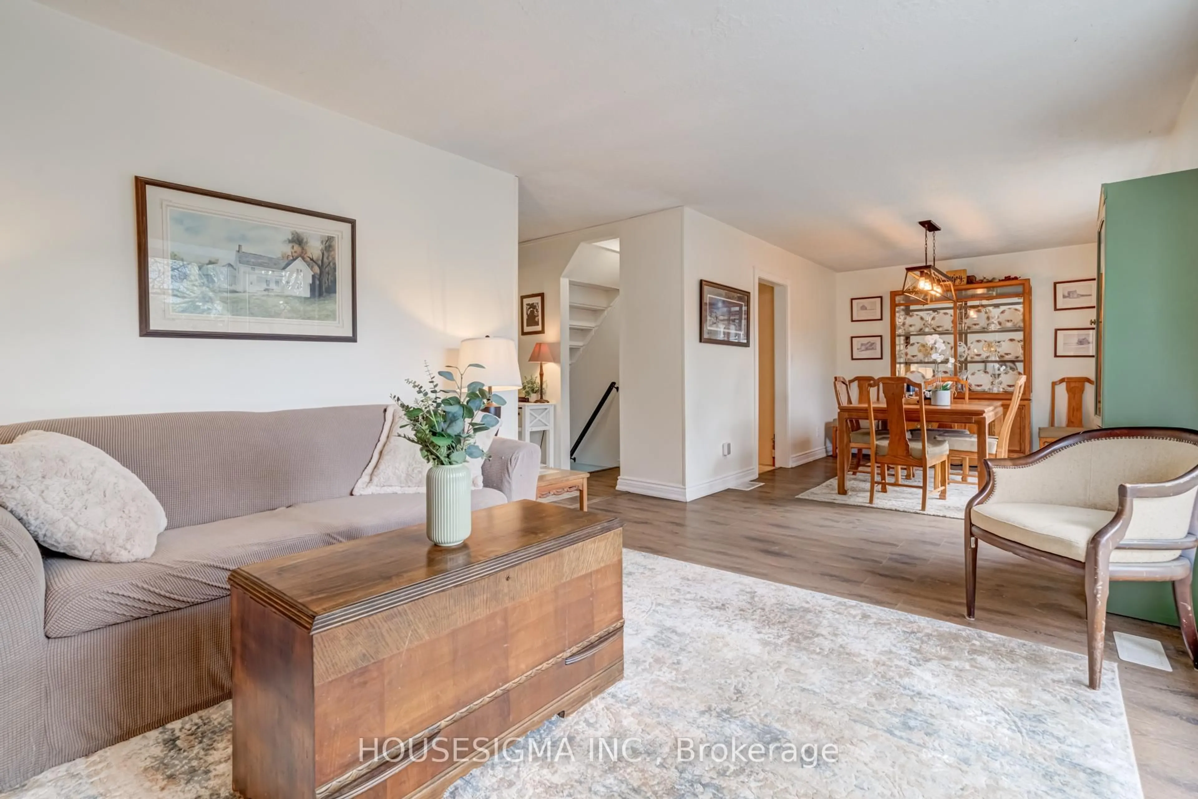 Living room with furniture, unknown for 32 Glenforest Rd, Orangeville Ontario L9W 1A5