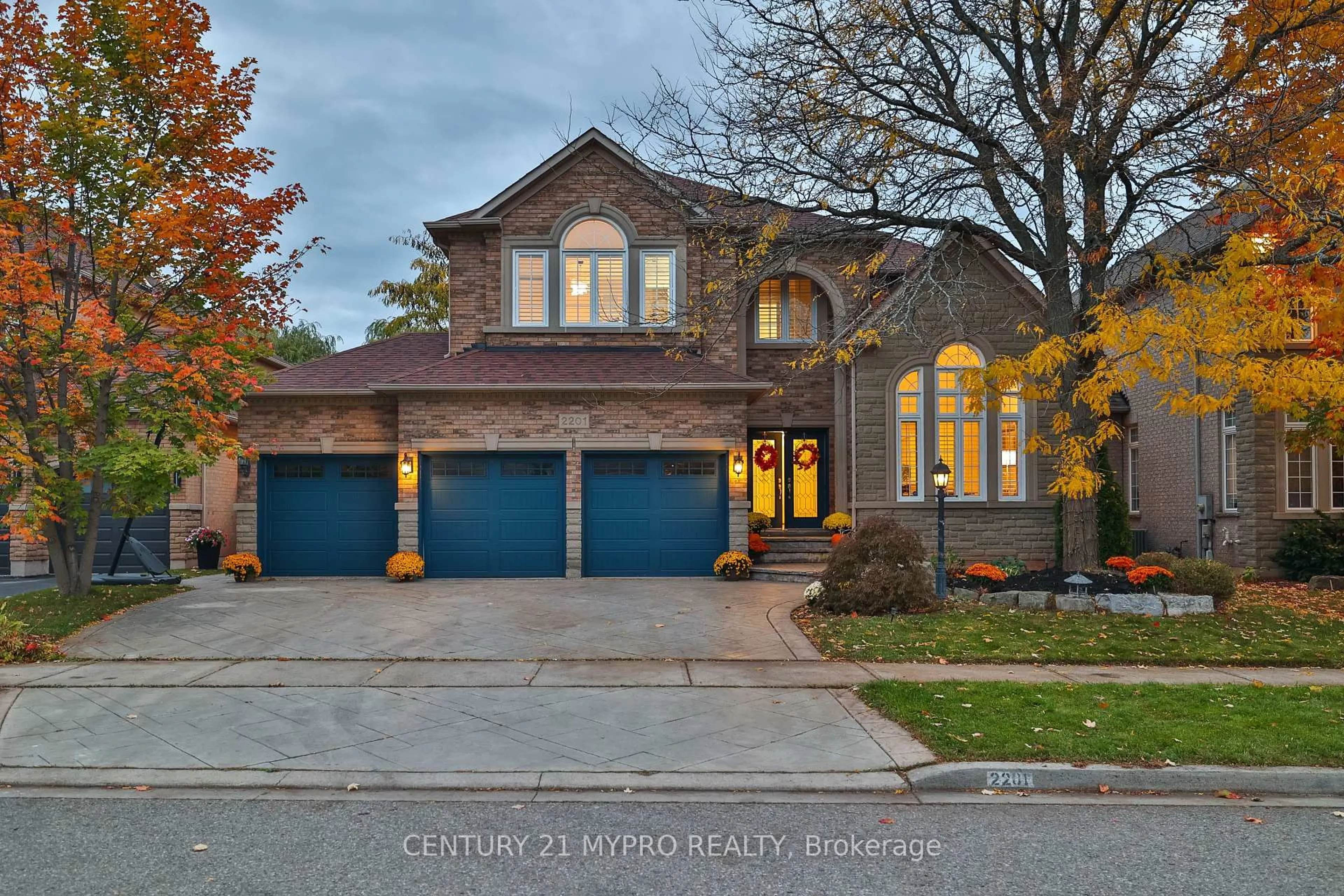 Home with brick exterior material, street for 2201 Galloway Dr, Oakville Ontario L6H 5M1