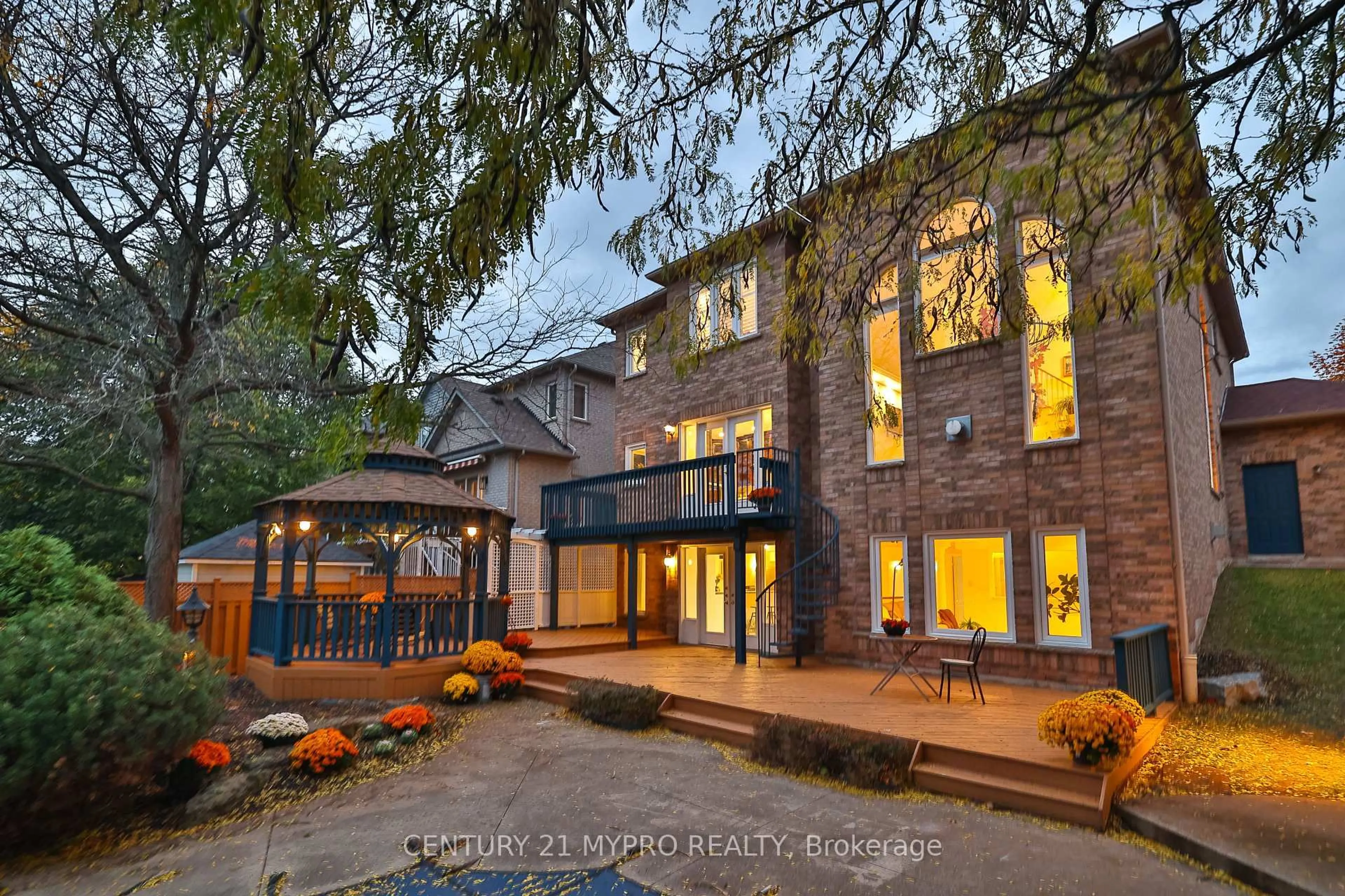 Home with brick exterior material, unknown for 2201 Galloway Dr, Oakville Ontario L6H 5M1