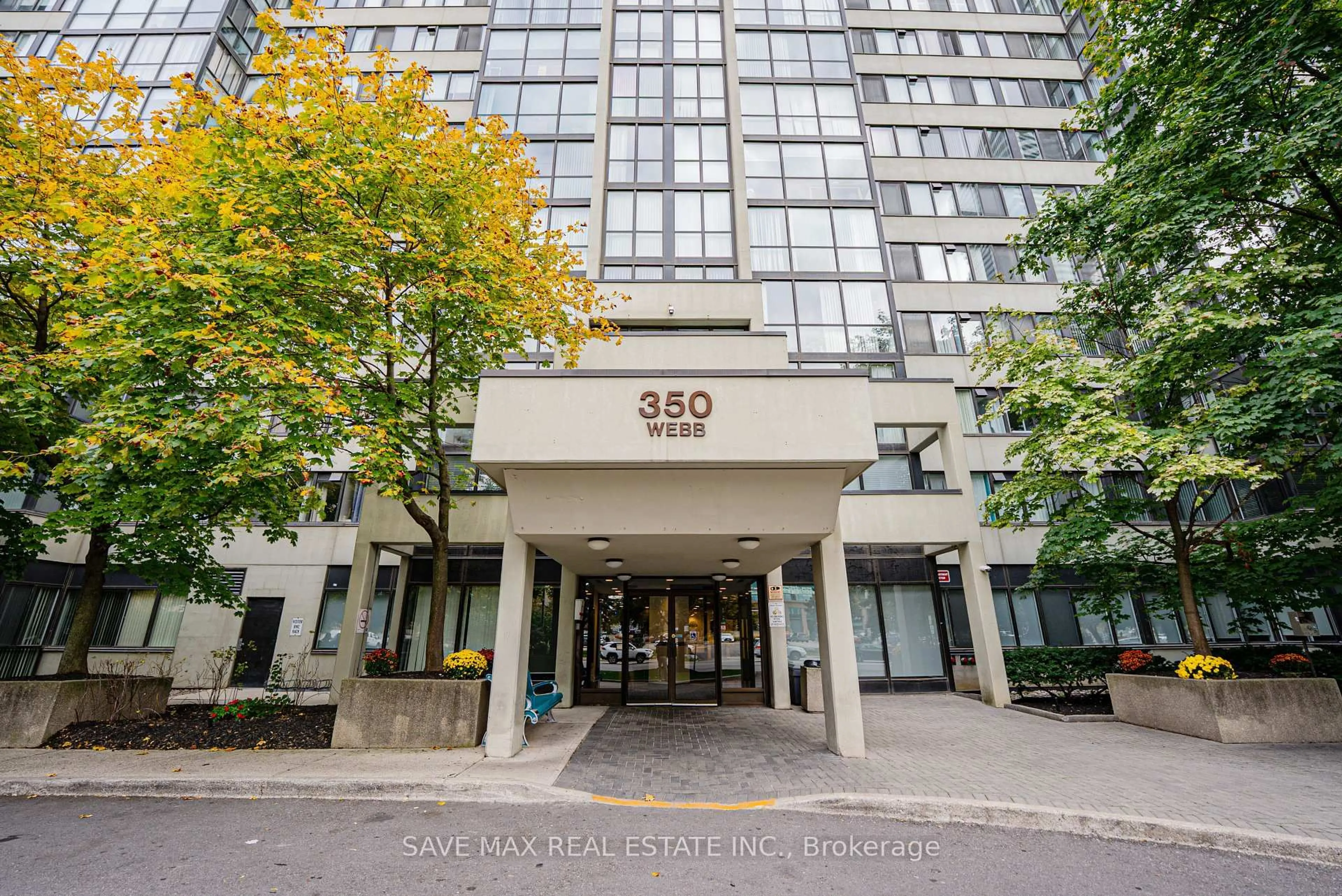Indoor foyer for 350 Webb Dr #2207, Mississauga Ontario L5B 3W4