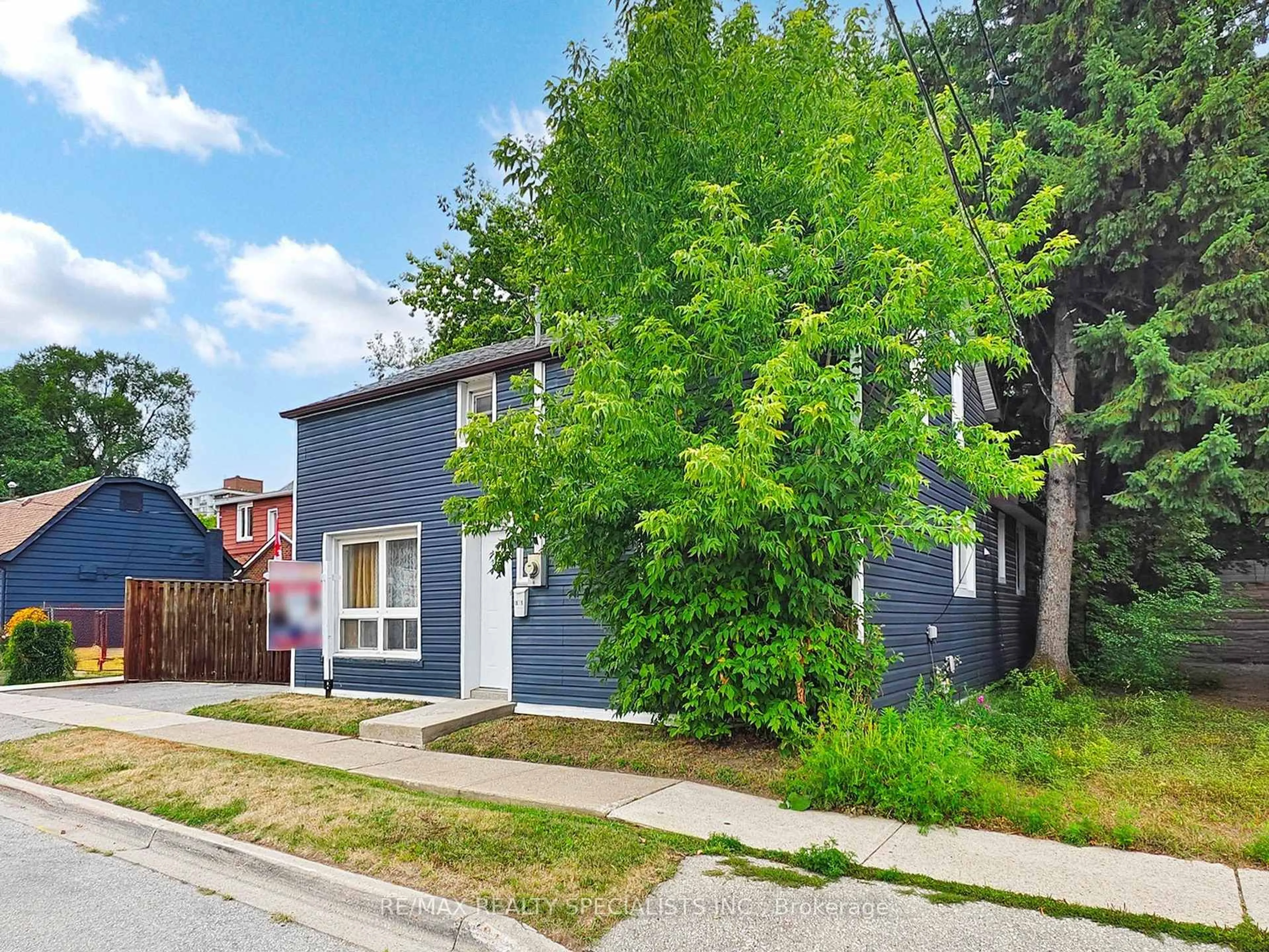 Unknown for 18 Mary St, Brampton Ontario L6W 2R1