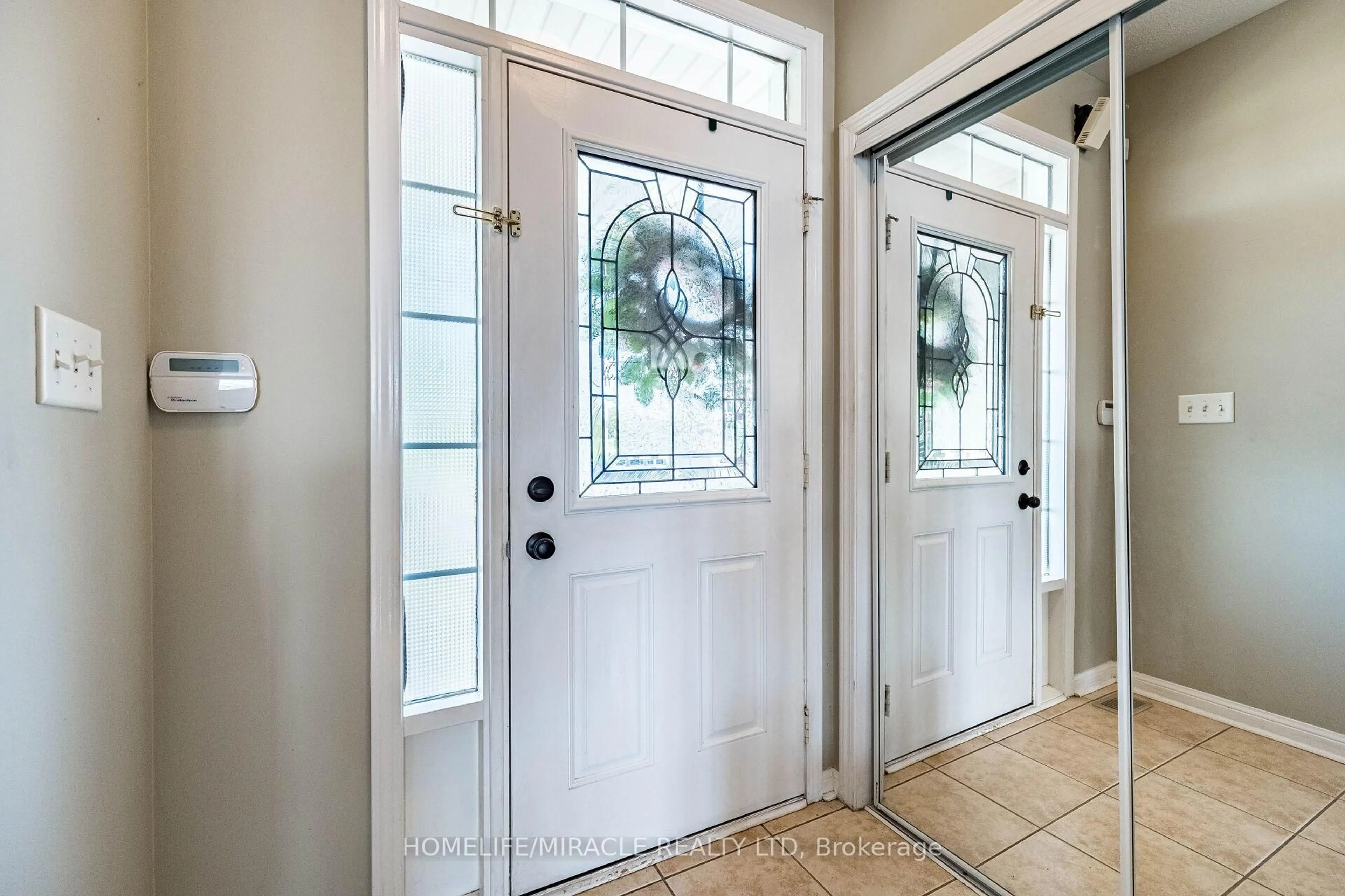 Indoor entryway for 851 Bennett Blvd, Milton Ontario L9T 6X9