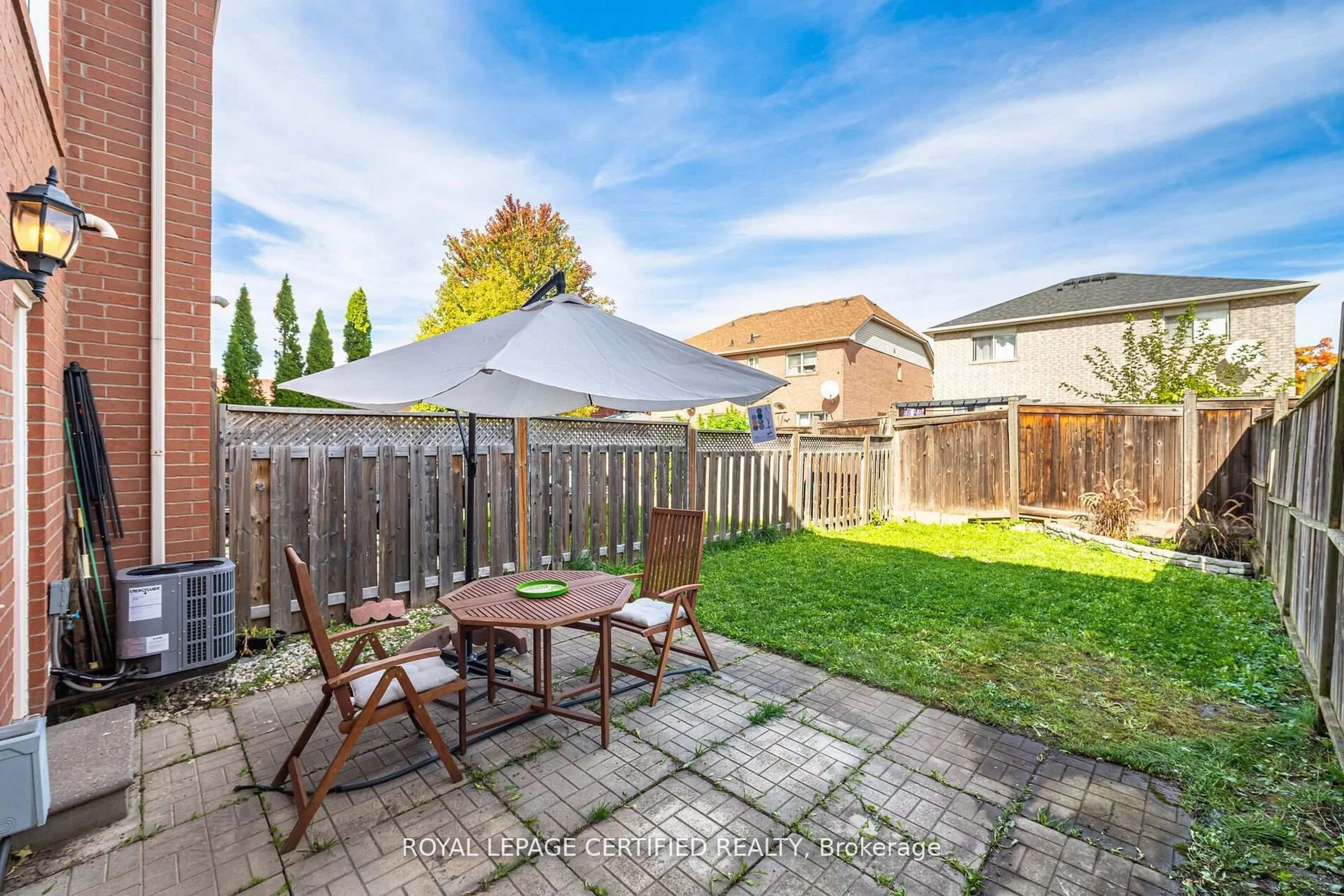 Patio, street for 123 Dunlop Crt, Brampton Ontario L6X 5A6