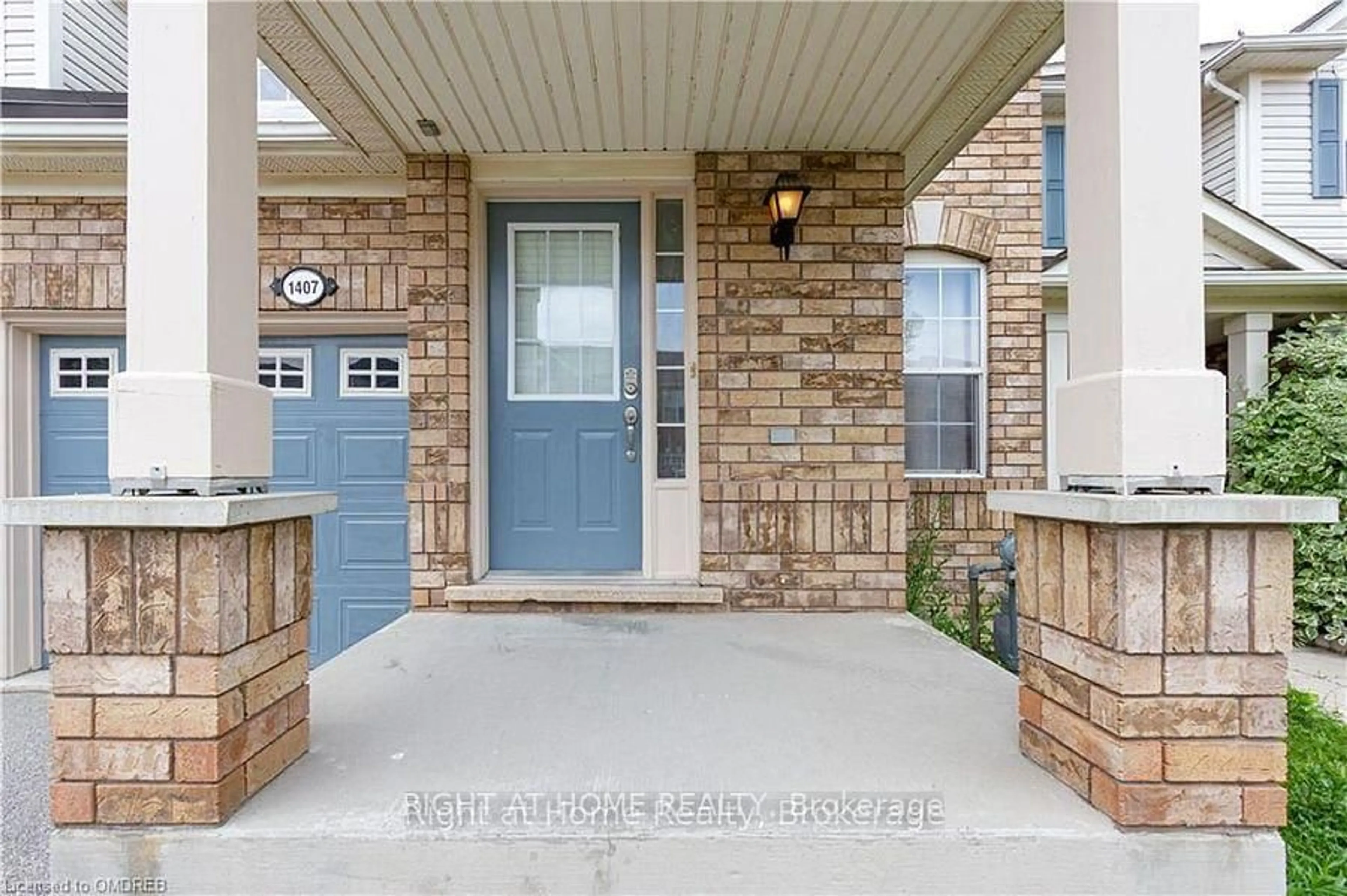Indoor entryway for 1407 Mcdermott Way, Milton Ontario L9T 6L6