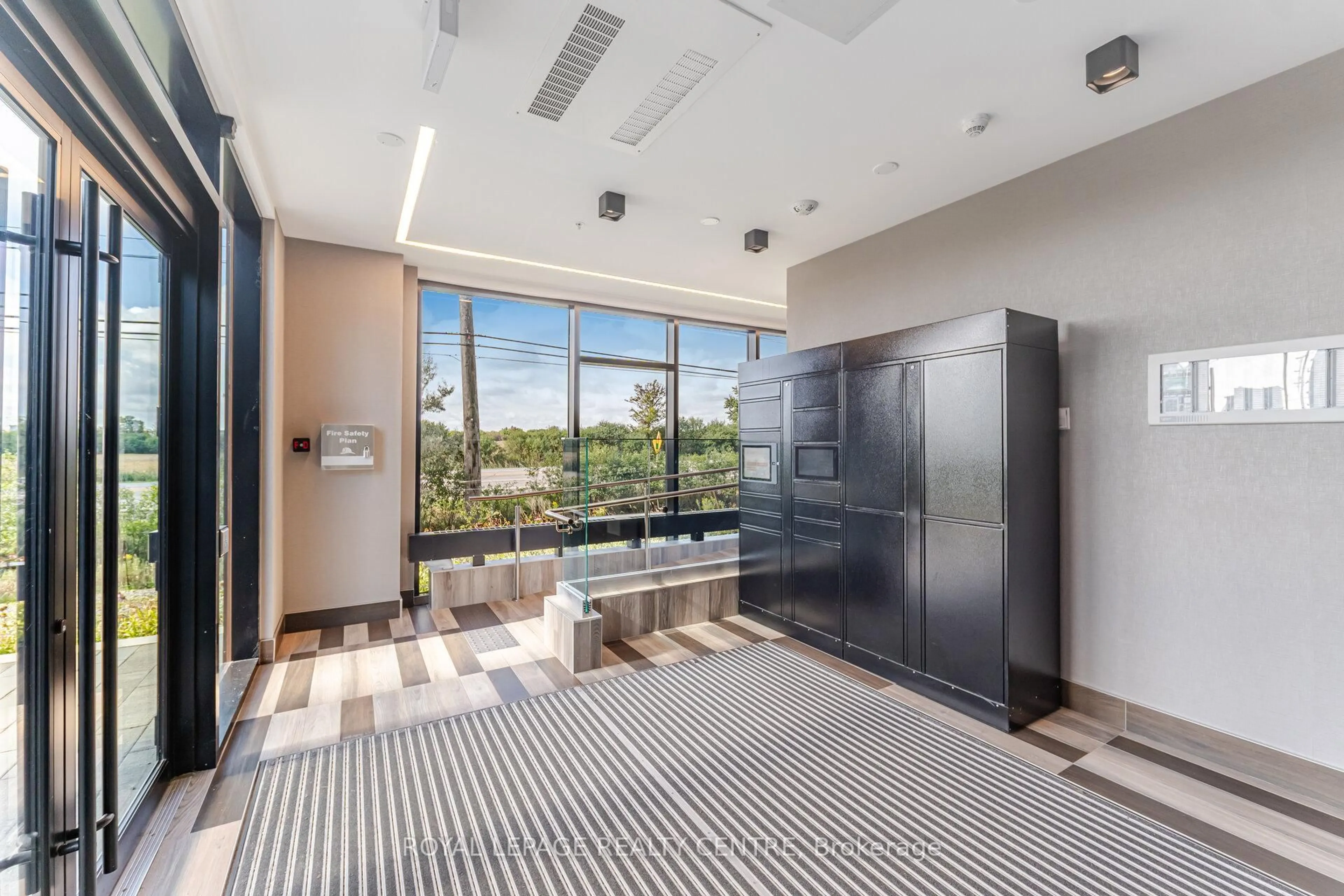 Indoor foyer for 345 Wheat Boom Dr #810, Oakville Ontario L6H 7X4