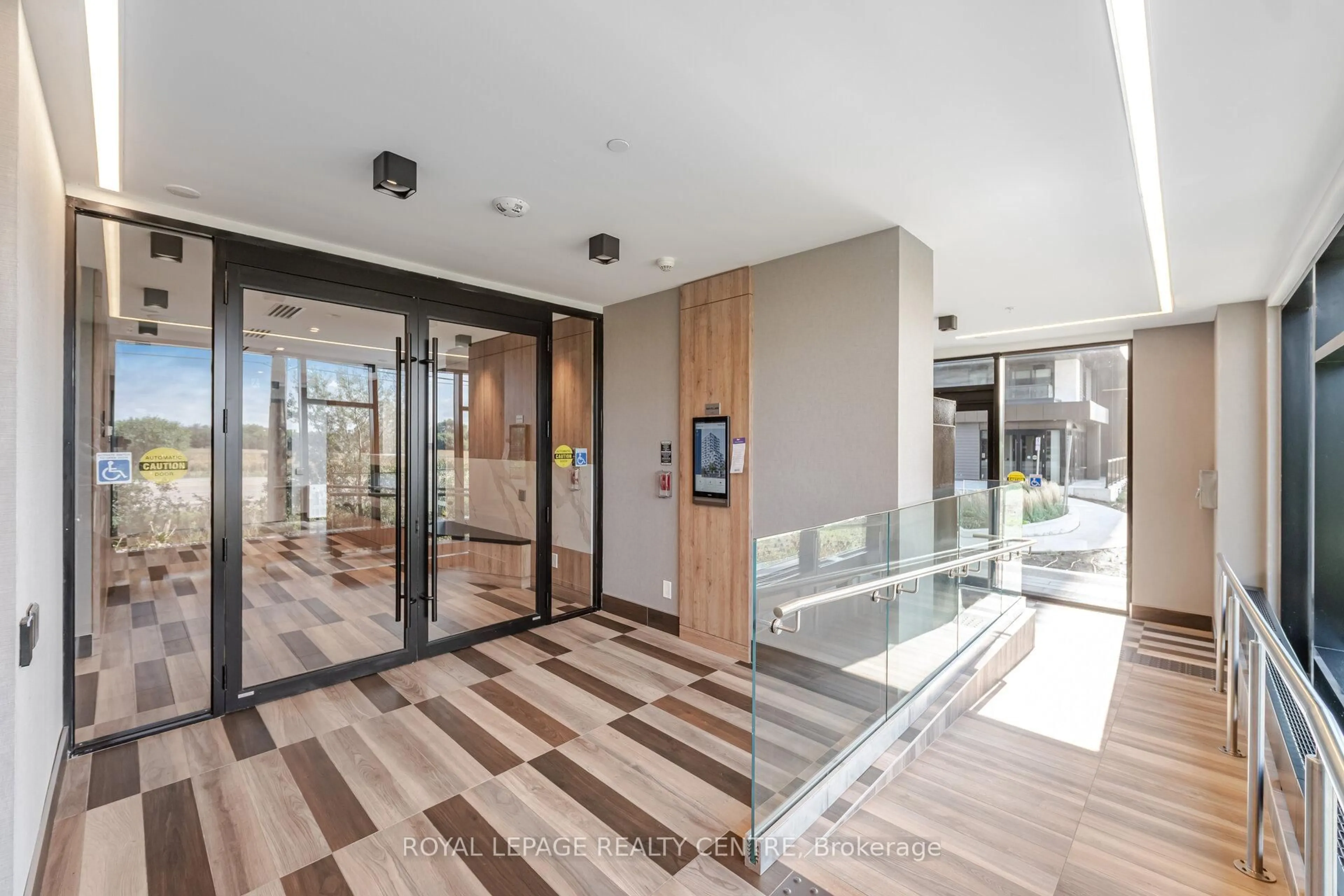 Indoor foyer for 345 Wheat Boom Dr #810, Oakville Ontario L6H 7X4