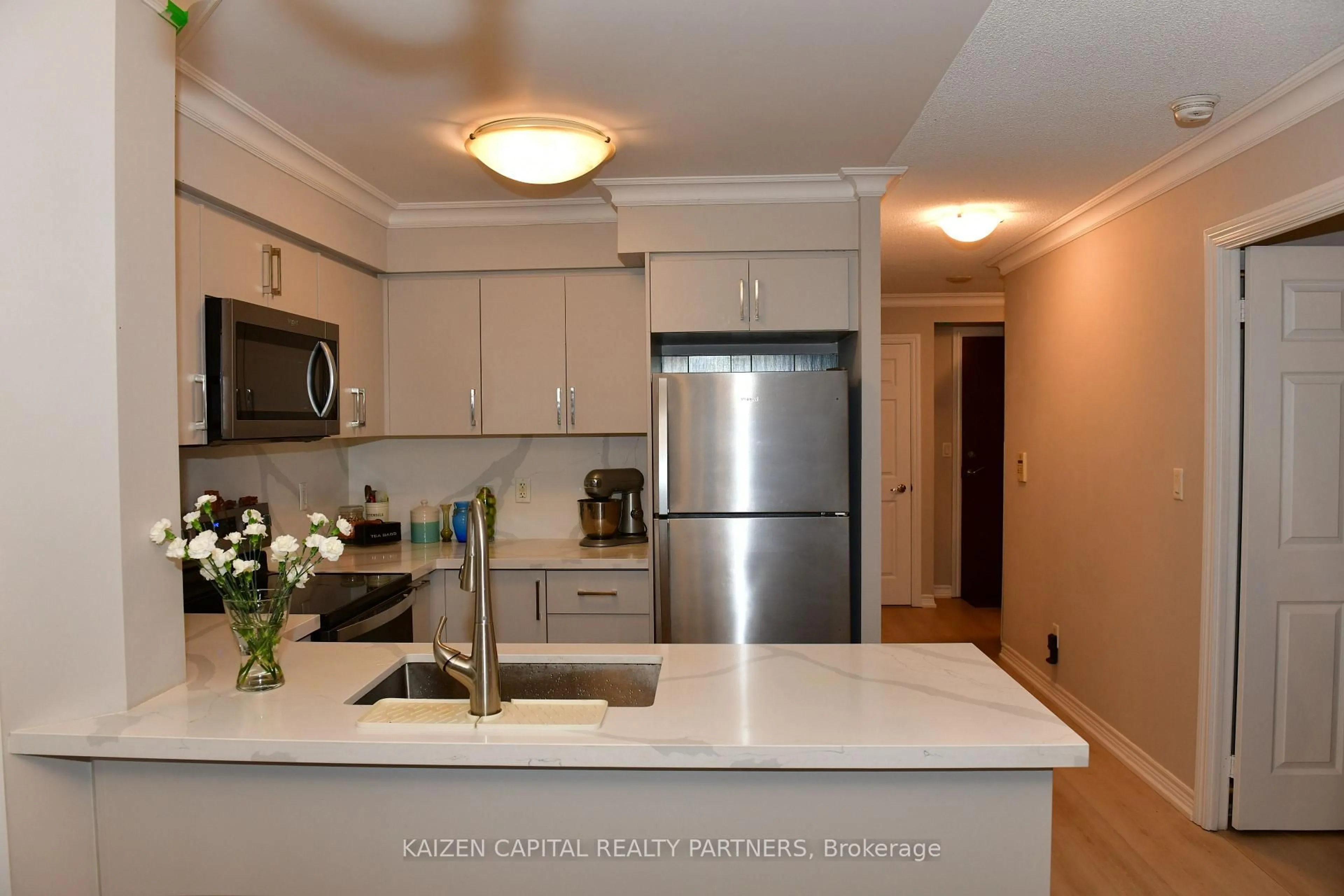 Standard kitchen, unknown for 310 Burnhamthorpe Rd #213, Mississauga Ontario L5B 4P9