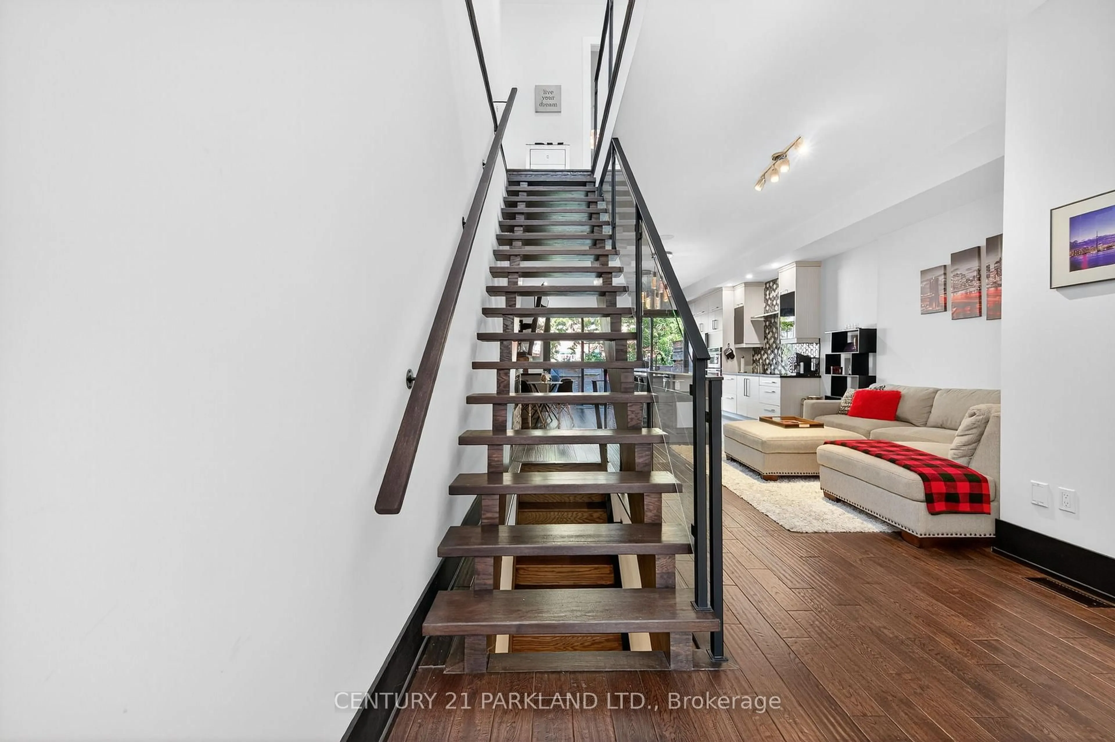 Stairs for 10 Rexford Rd, Toronto Ontario M6S 2M3