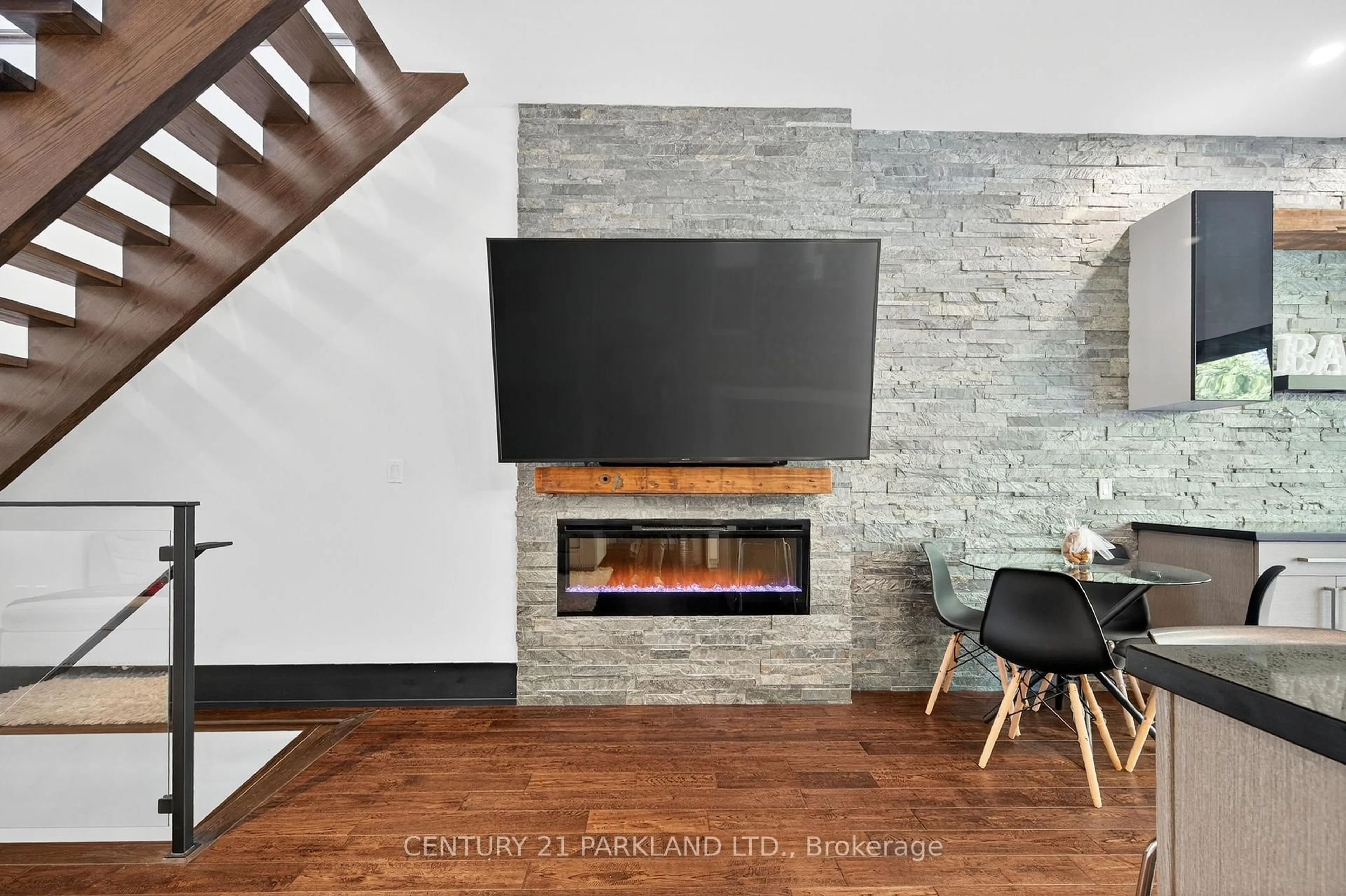 Home theater for 10 Rexford Rd, Toronto Ontario M6S 2M3
