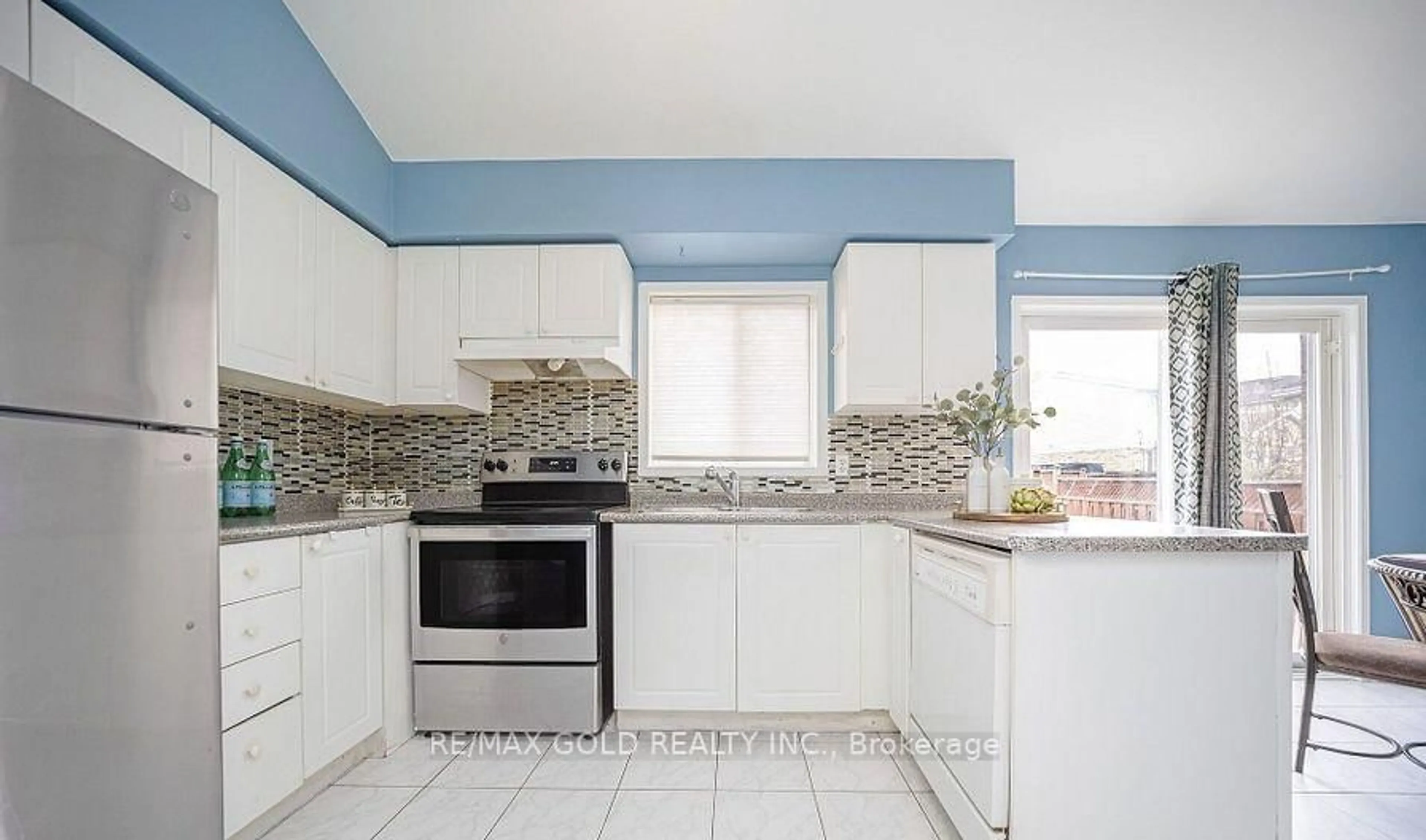 Standard kitchen, ceramic/tile floor for 108 Black Forest Dr, Brampton Ontario L6R 2E6