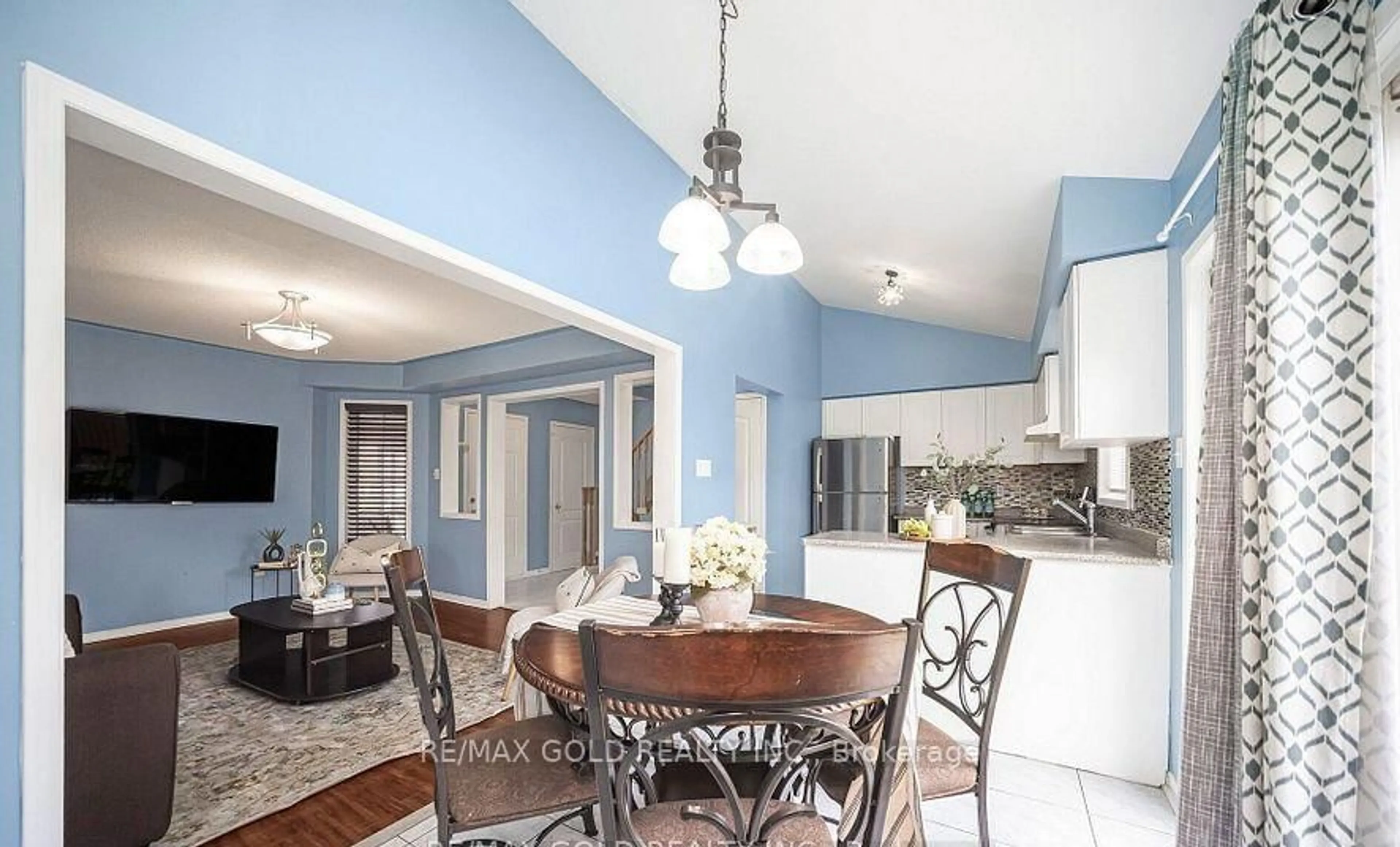 Dining room, ceramic/tile floor for 108 Black Forest Dr, Brampton Ontario L6R 2E6