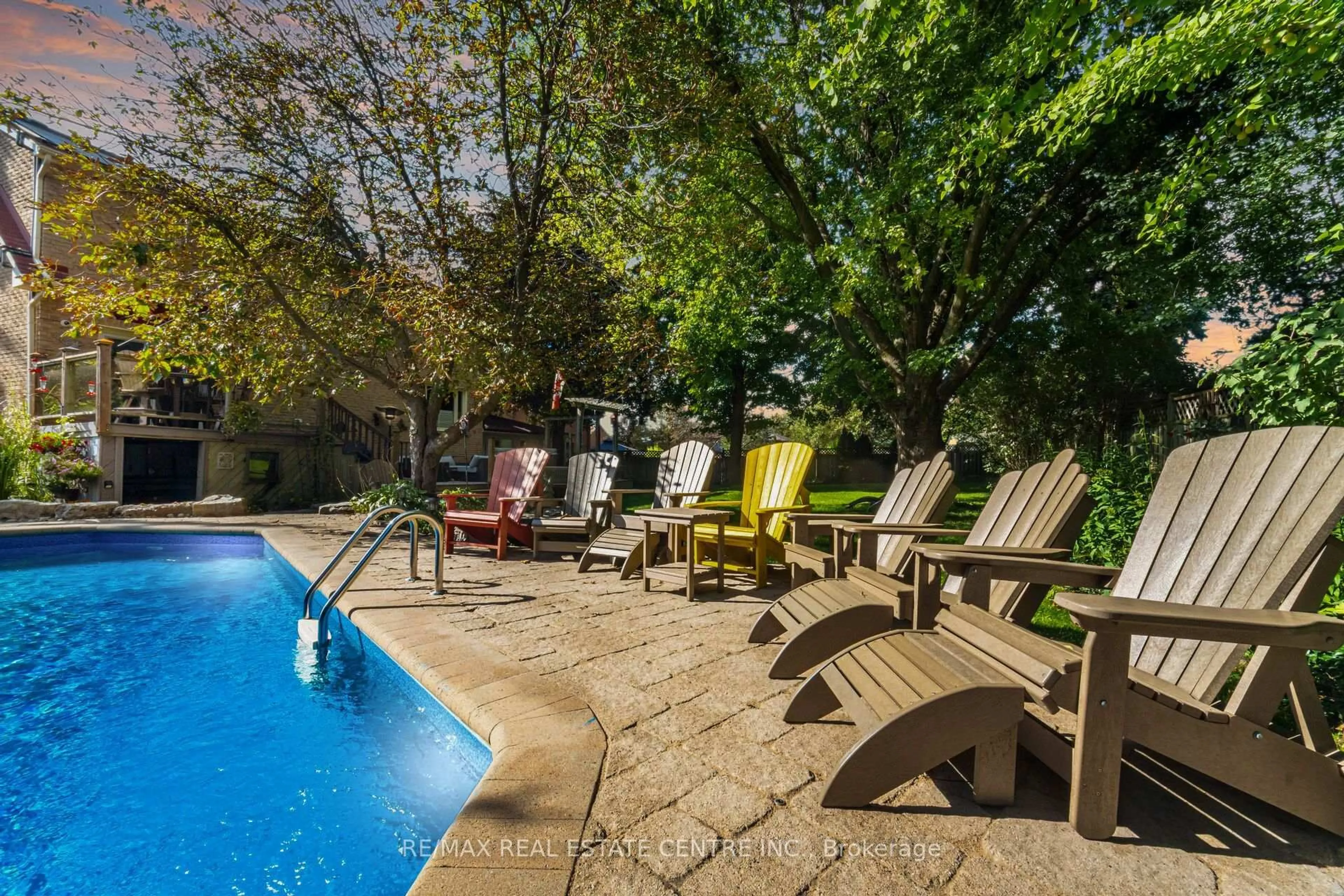 Patio, water/lake/river/ocean view for 10 Bluebird Crt, Brampton Ontario L6Z 3K9