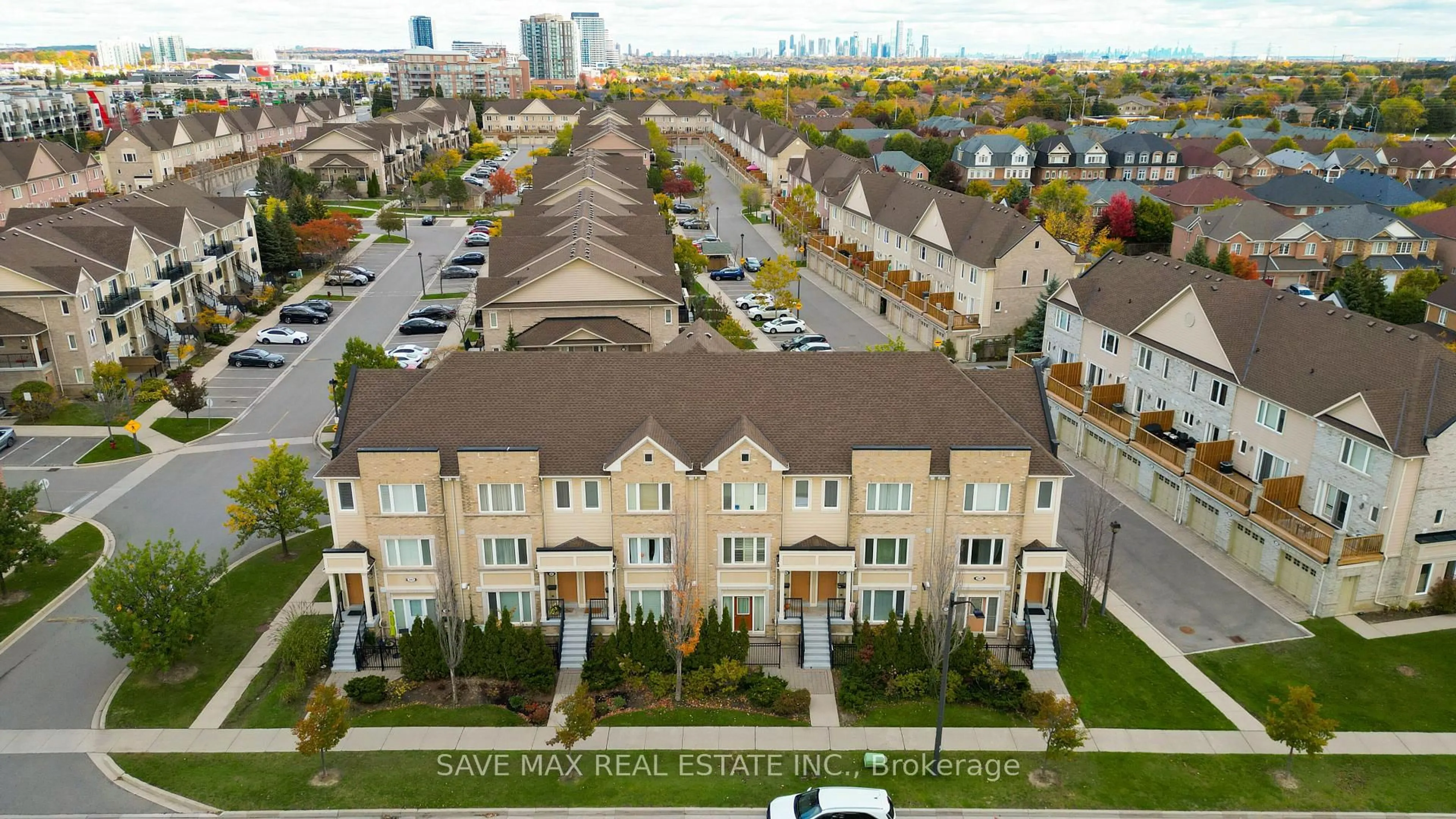 A pic from outside/outdoor area/front of a property/back of a property/a pic from drone, city buildings view from balcony for 4965 Southampton Dr #35, Mississauga Ontario L5M 8C8