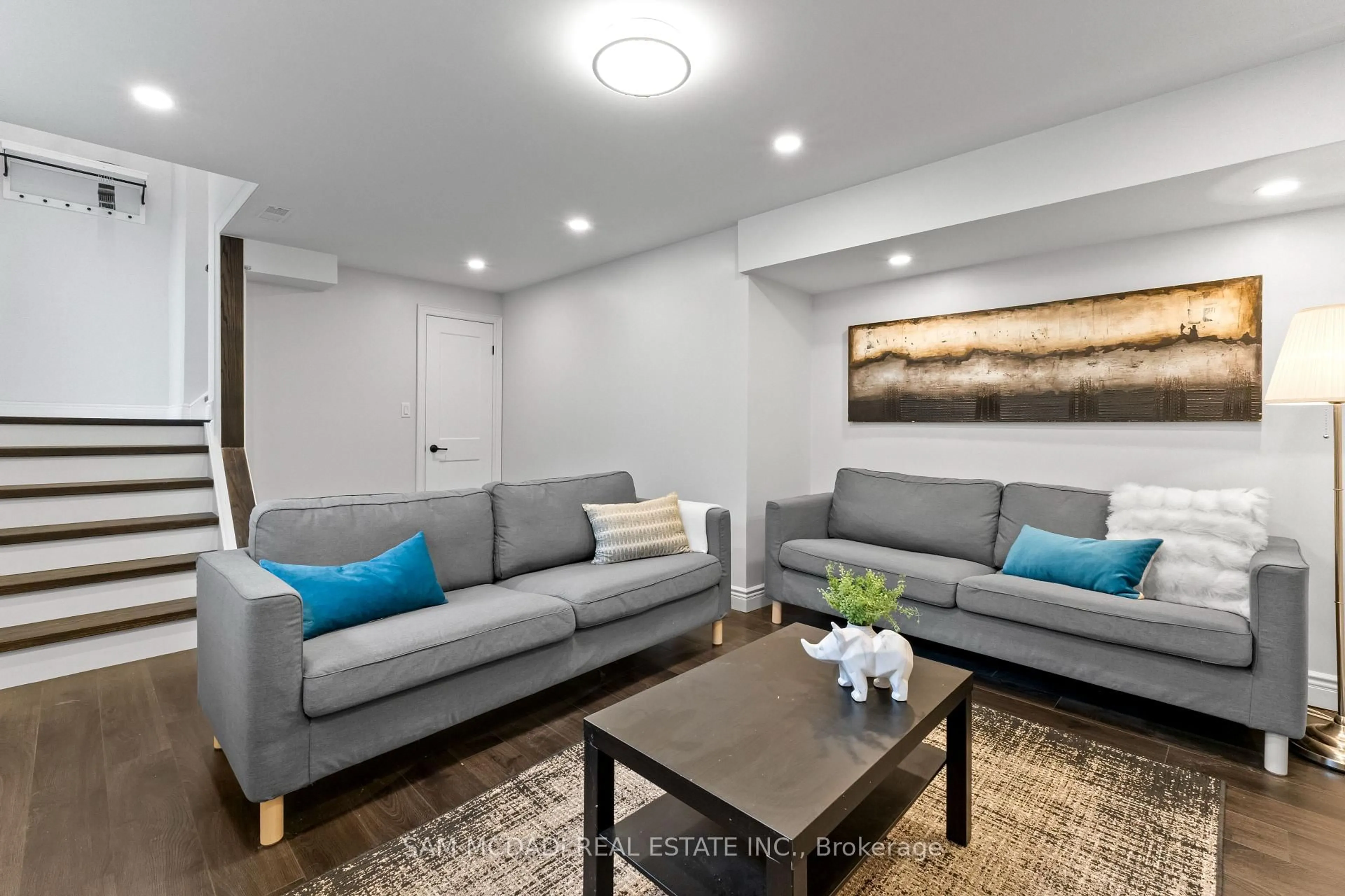 Living room with furniture, unknown for 7209 Fayette Circ, Mississauga Ontario L5N 1Y5