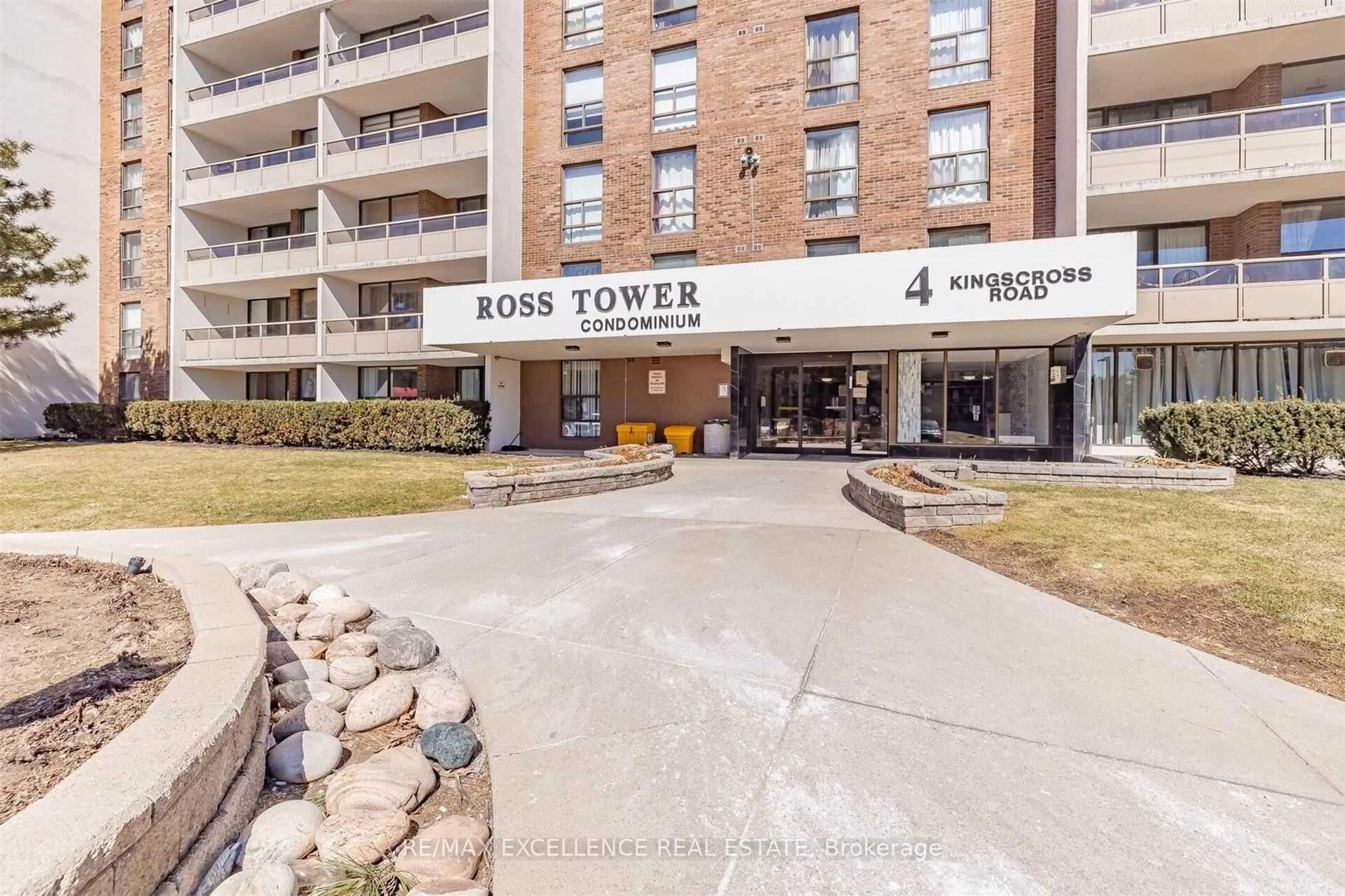 Indoor foyer for 4 Kings Cross Rd #1106, Brampton Ontario L6T 3X8