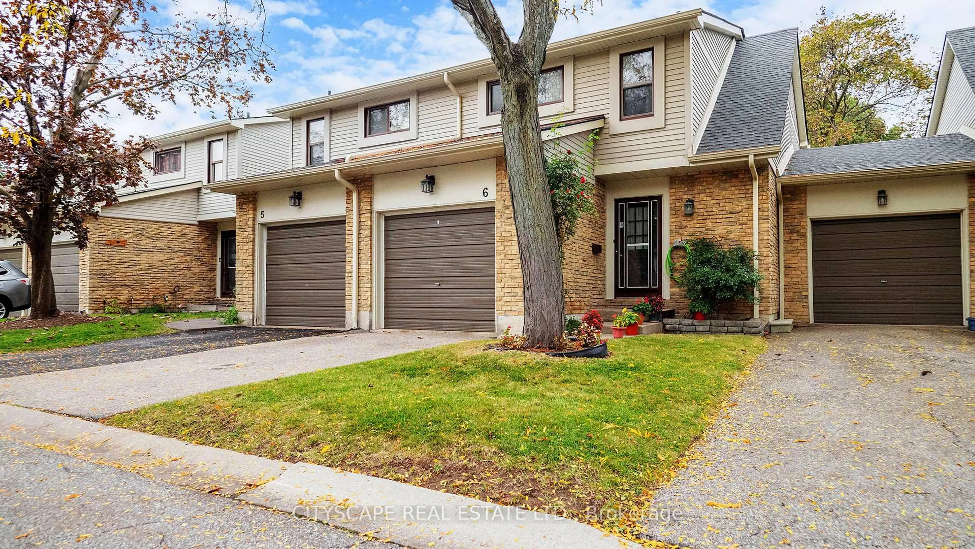 Home with brick exterior material, street for 2701 Aquitaine Ave #6, Mississauga Ontario L5N 2H7