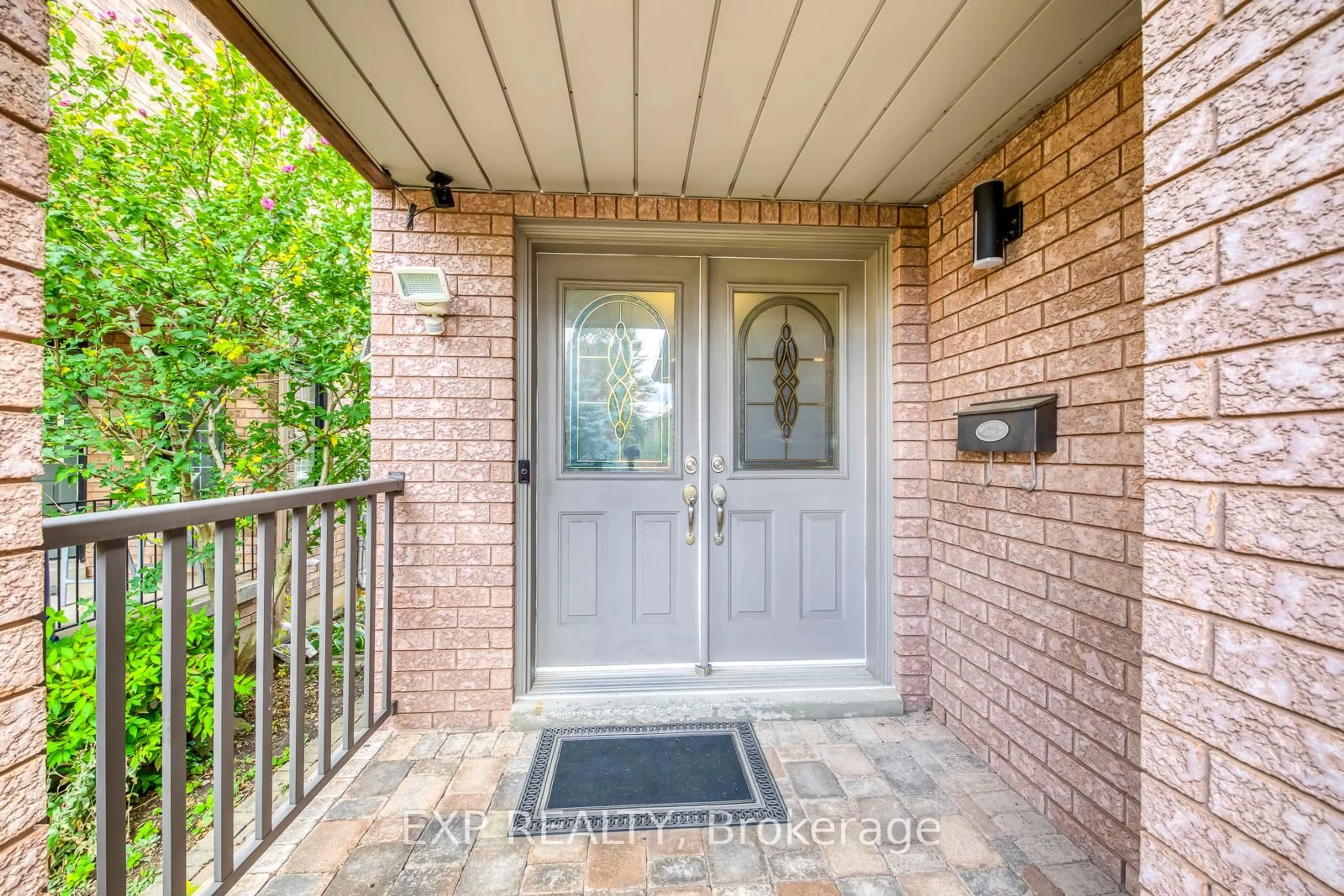 Indoor entryway for 6657 Meteor Crt, Mississauga Ontario L5N 7H9