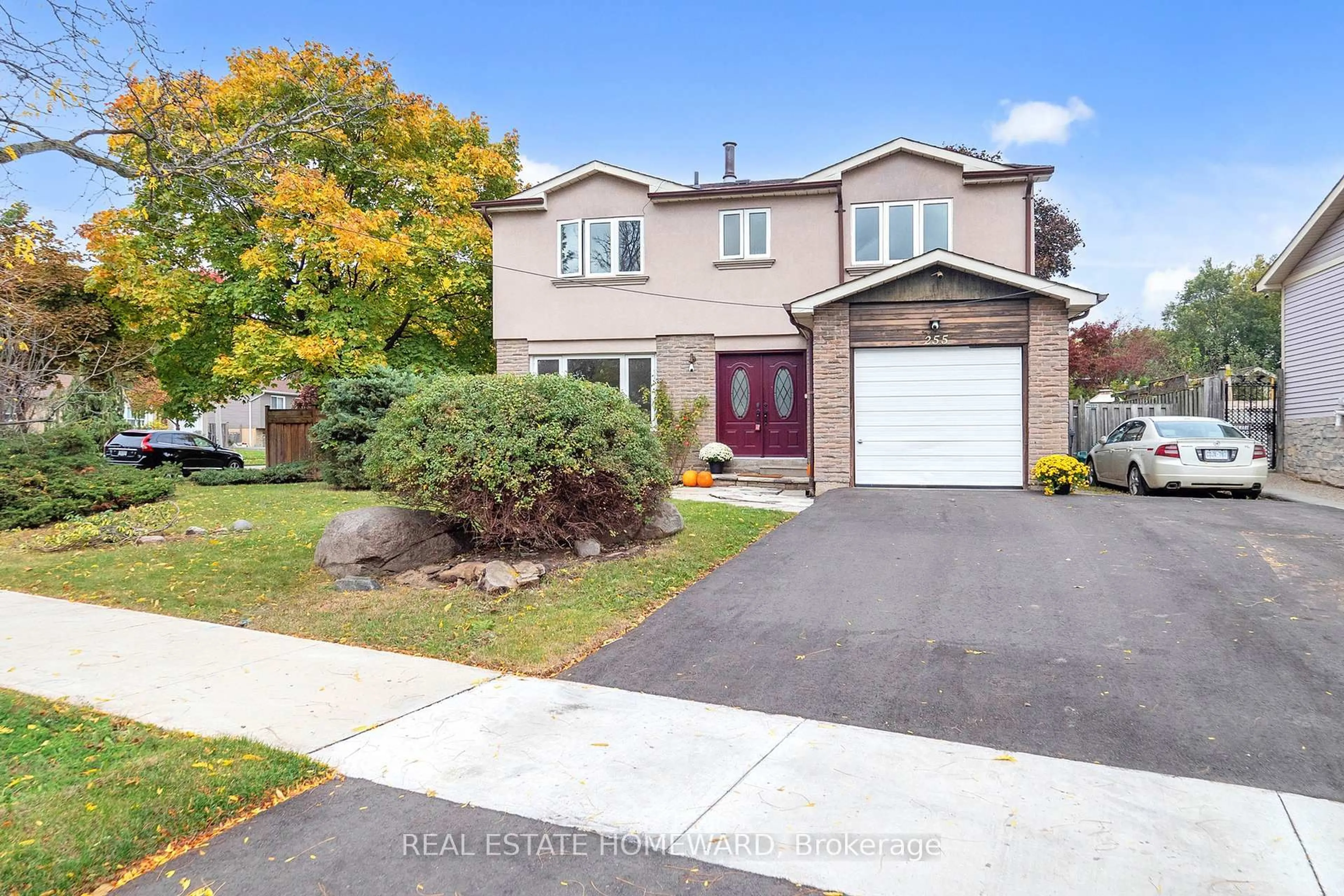 Home with brick exterior material, street for 255 Kristin Grve, Mississauga Ontario L5A 3E7