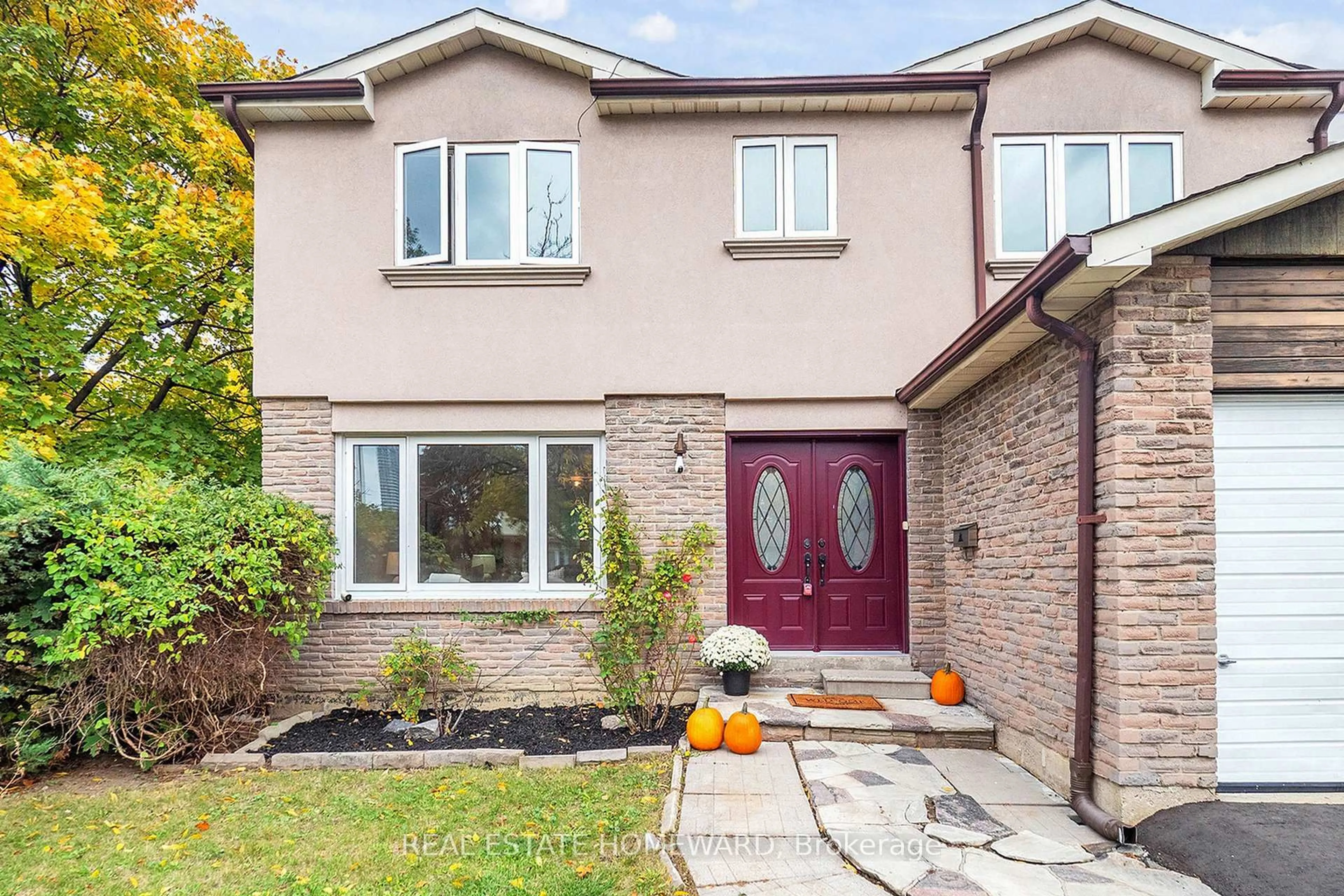 Home with brick exterior material, street for 255 Kristin Grve, Mississauga Ontario L5A 3E7