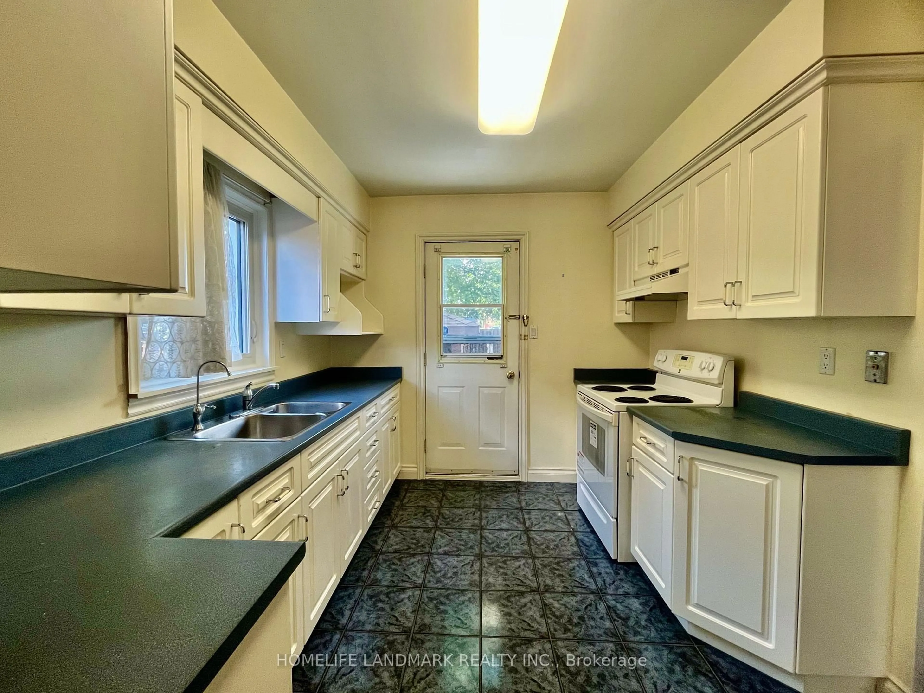 Standard kitchen, unknown for 2319 Barclay Rd, Burlington Ontario L7R 2B7